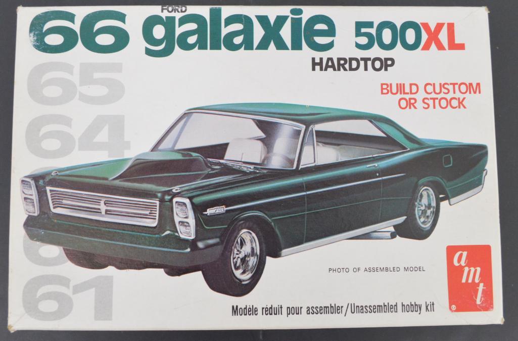 AMT 6517 1966 FORD GALAXIE HARDTOP W/RACING PARTS 1/25 Model Car Mountain NIB