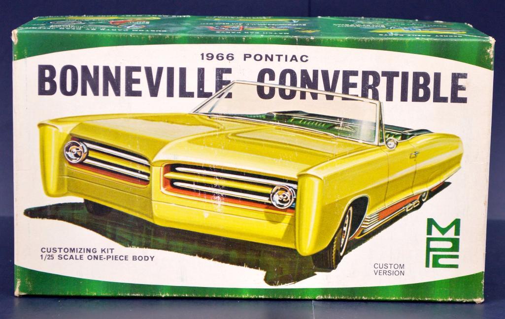 Trumpeter 1960 Pontiac Bonneville Convertible Classic Model Kit 1 25th Scale for sale online