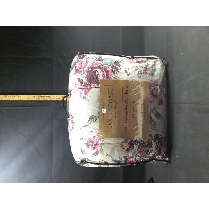 Gold Coast Pink Cabbage Rose Comforter (Full/Queen)