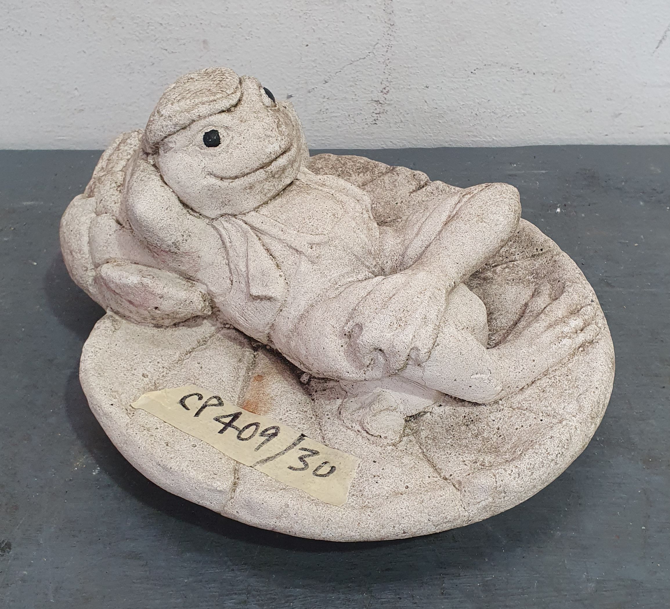 1049 · A CONCRETE GARDEN DECORATION