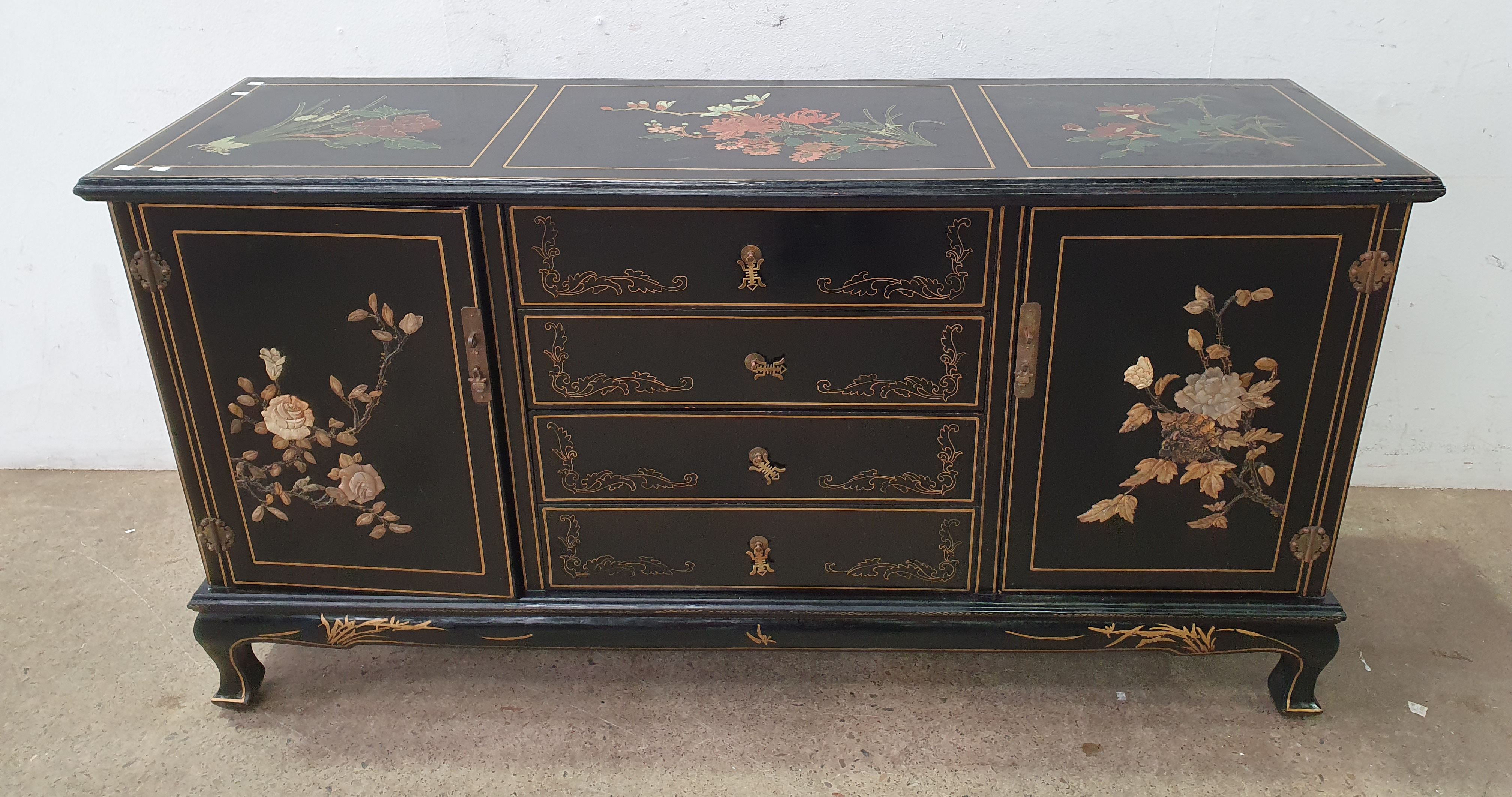 2282 · AN ORIENTAL SIDEBOARD