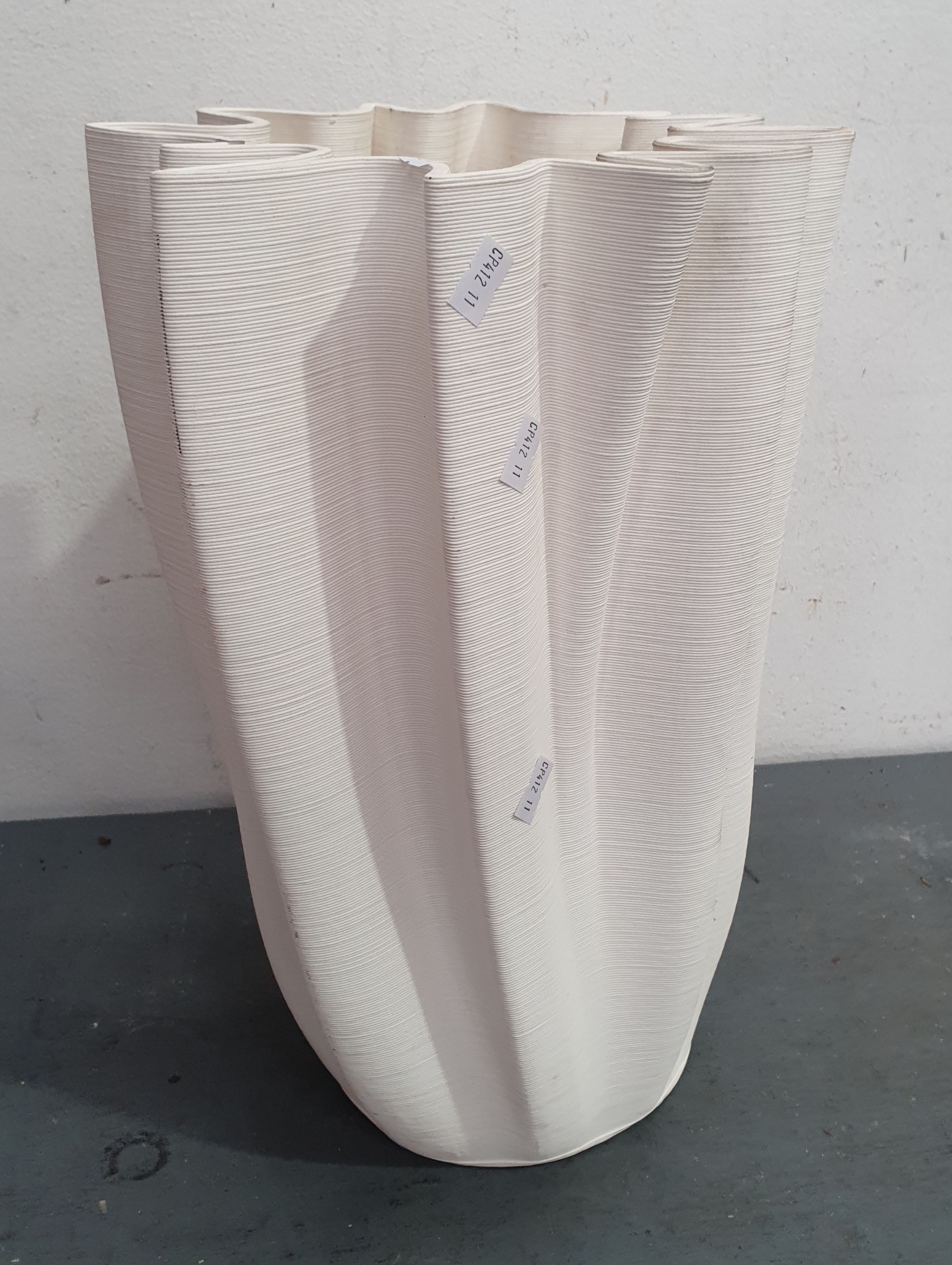 1343 · A DECORATIVE VASE