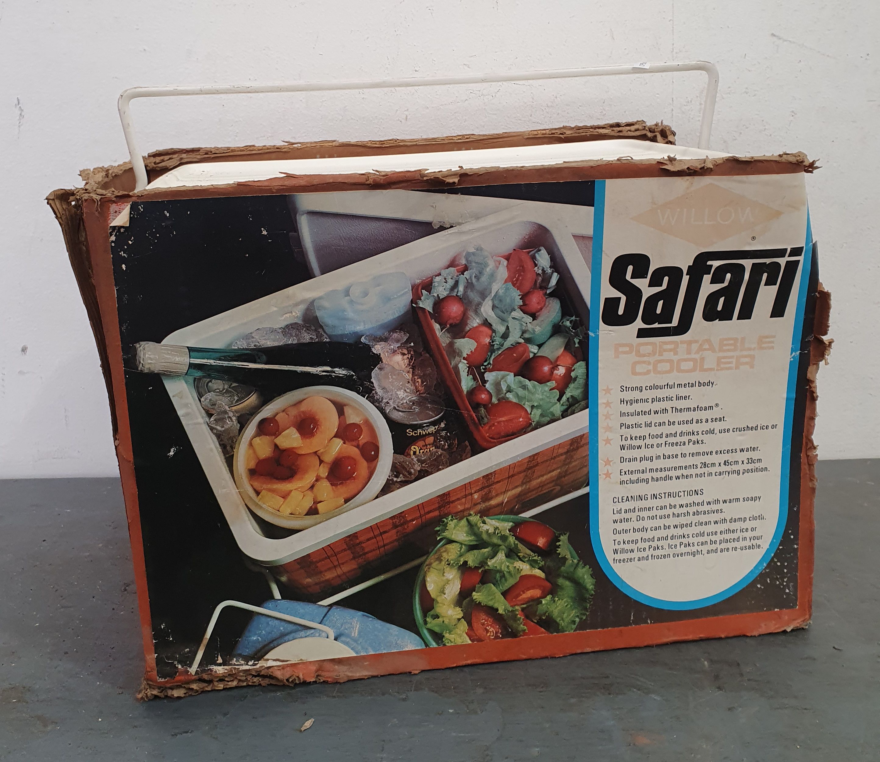 1332 · A VINTAGE ICE BOX