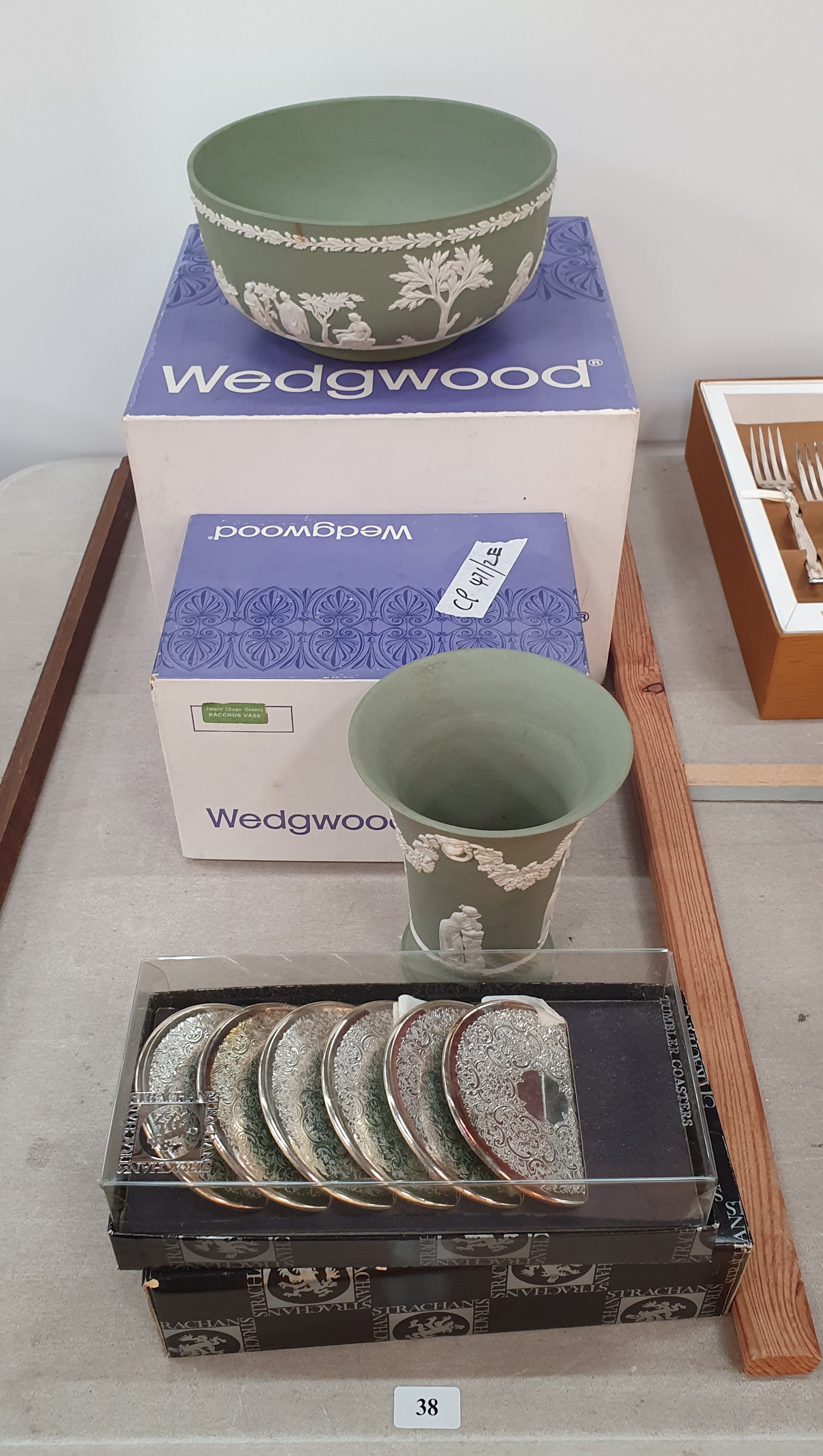 A WEDGWOOD VASE AND BOWL TOGETHER WITH STRACHAN COASTERS