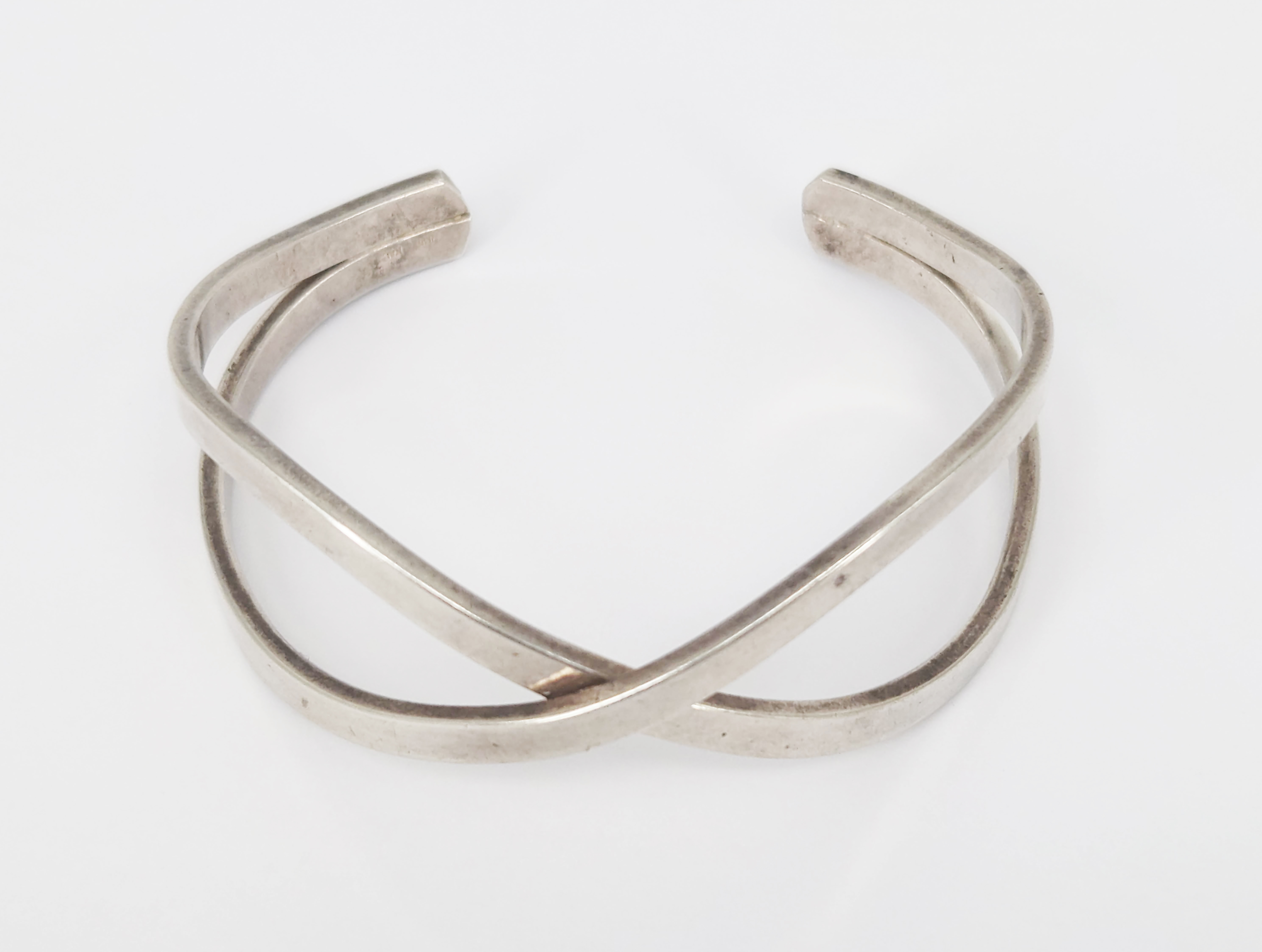 415 · A GERMAN DESIGNER SILVER CUFF BANGLE