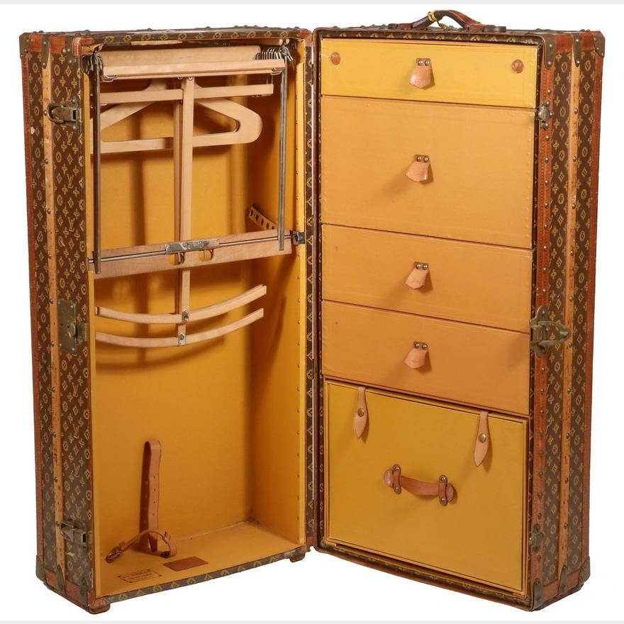 Sold at Auction: LOUIS VUITTON STEAMER TRUNK Exterior with all
