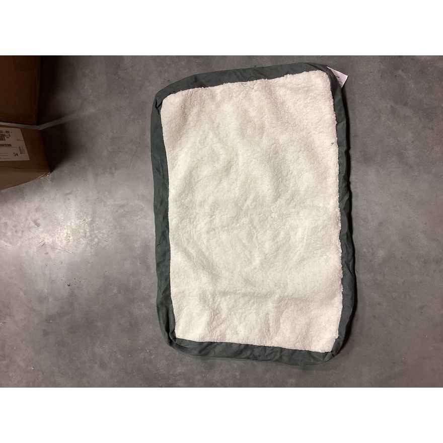 Petmaker 22'' x 30'' Stuffable Dog Bed (Grey & White)