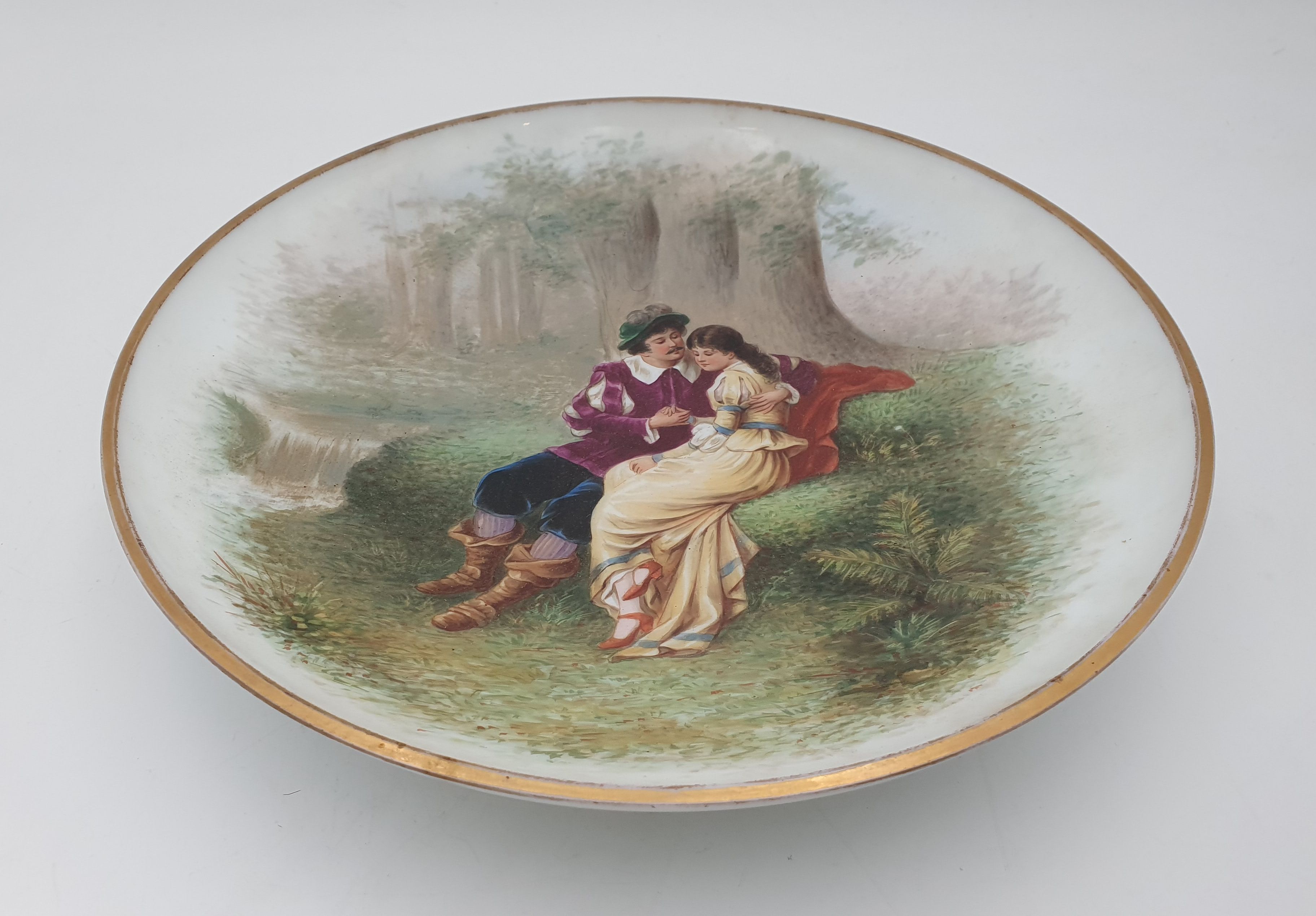 149 · A 19TH CENTURY DECORATIVE GLASS PLATE