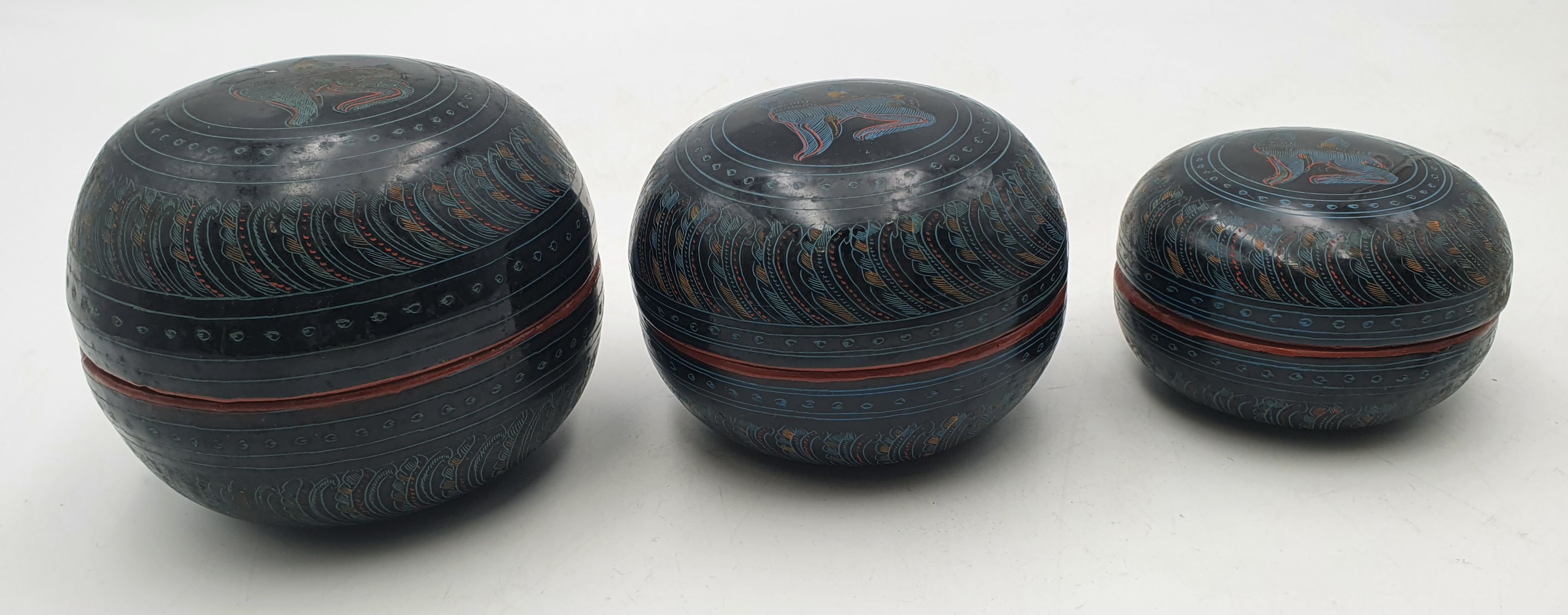 589 · A BURMESE LACQUER SET OF THREE NESTING BOXES