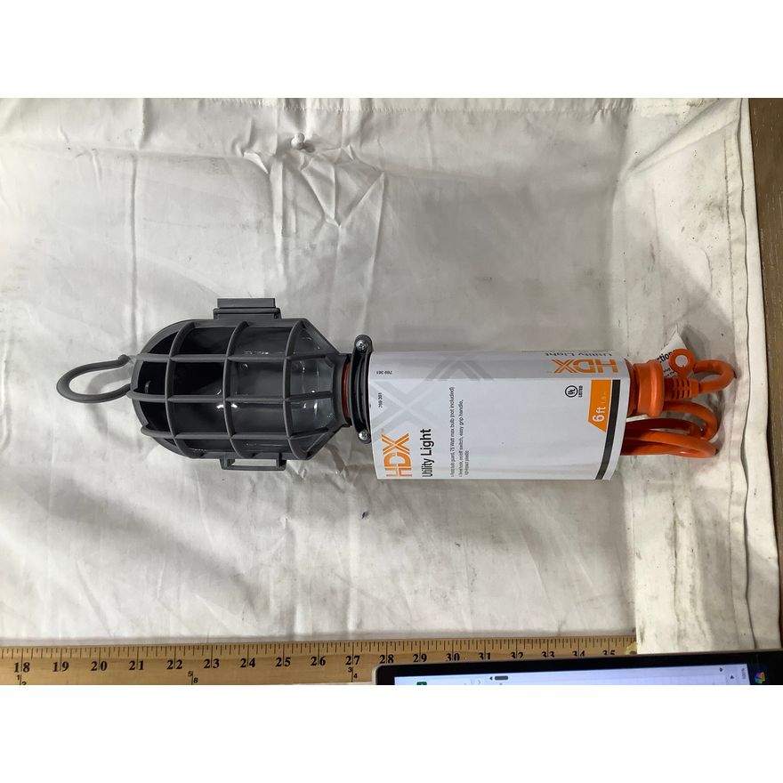 HDX 6ft Utility Light