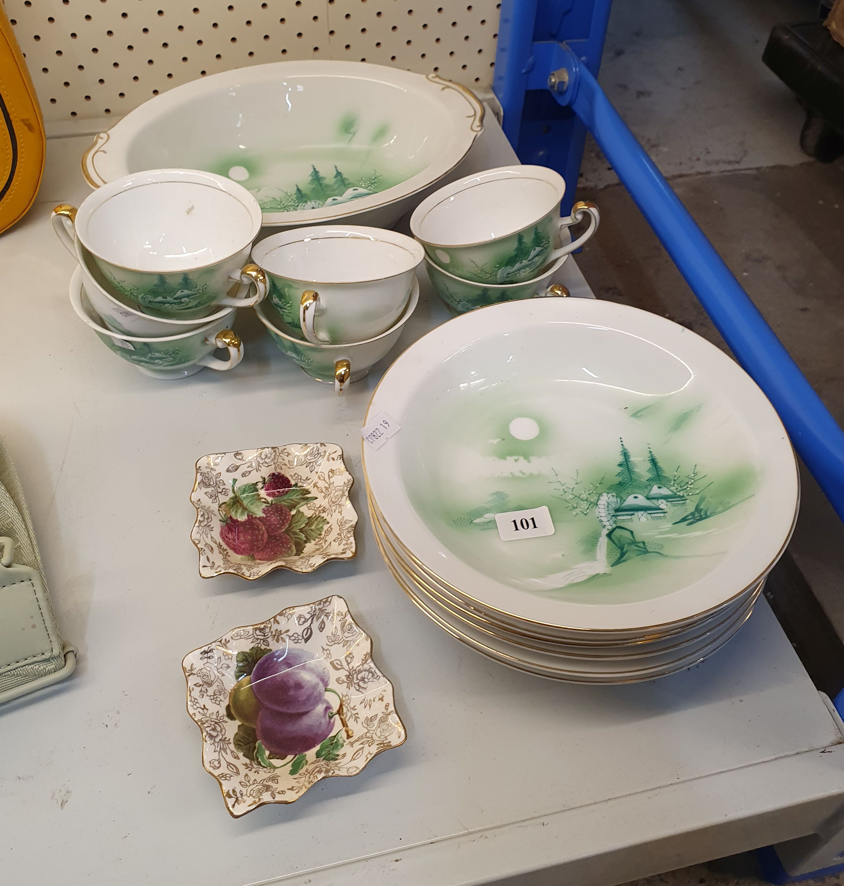 113 · A GROUP OF JAPANESE DINNERWARE AND TWO SMALL PIN DISHES