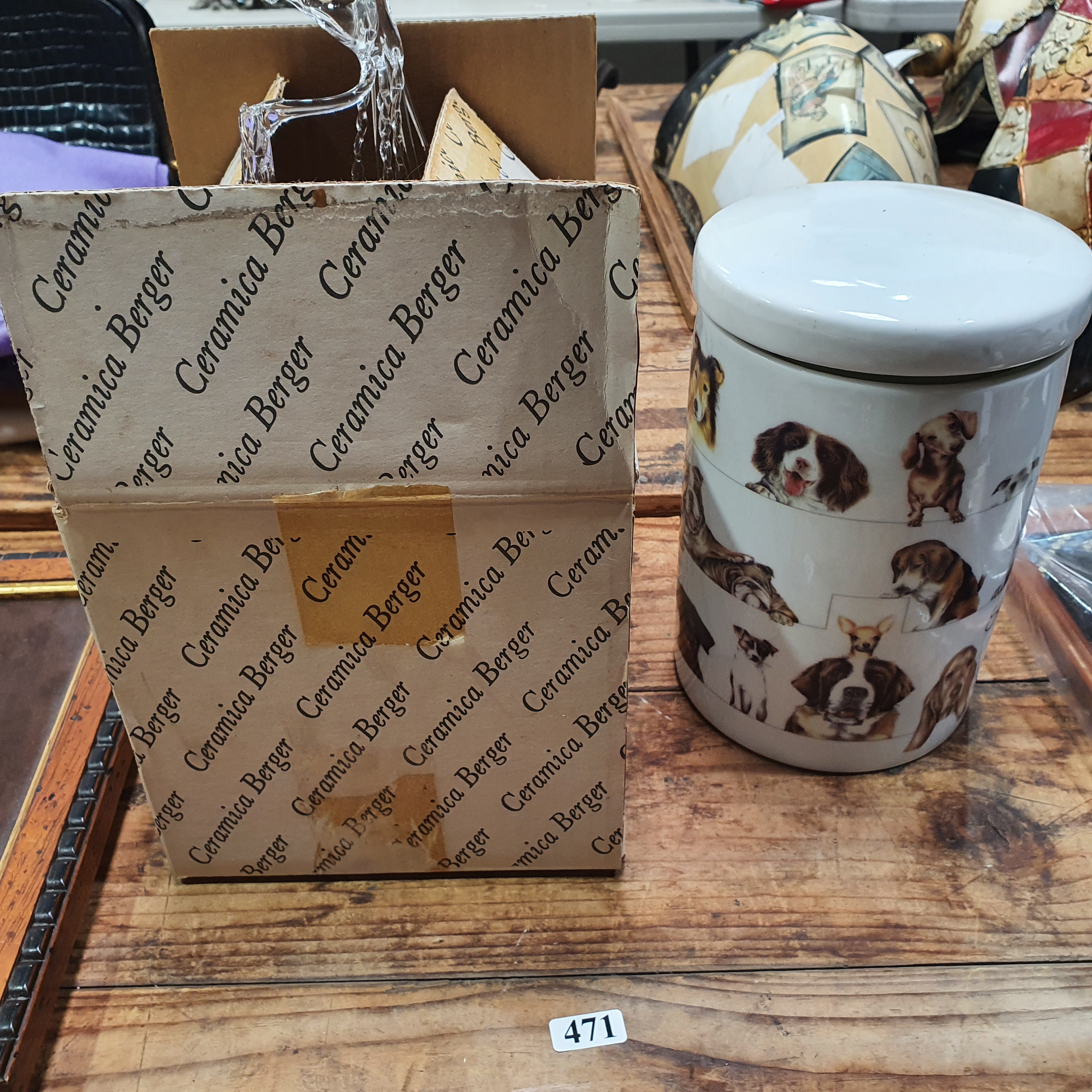 471 · A PORCELAIN "SCALLYWAGS" LIDDED JAR