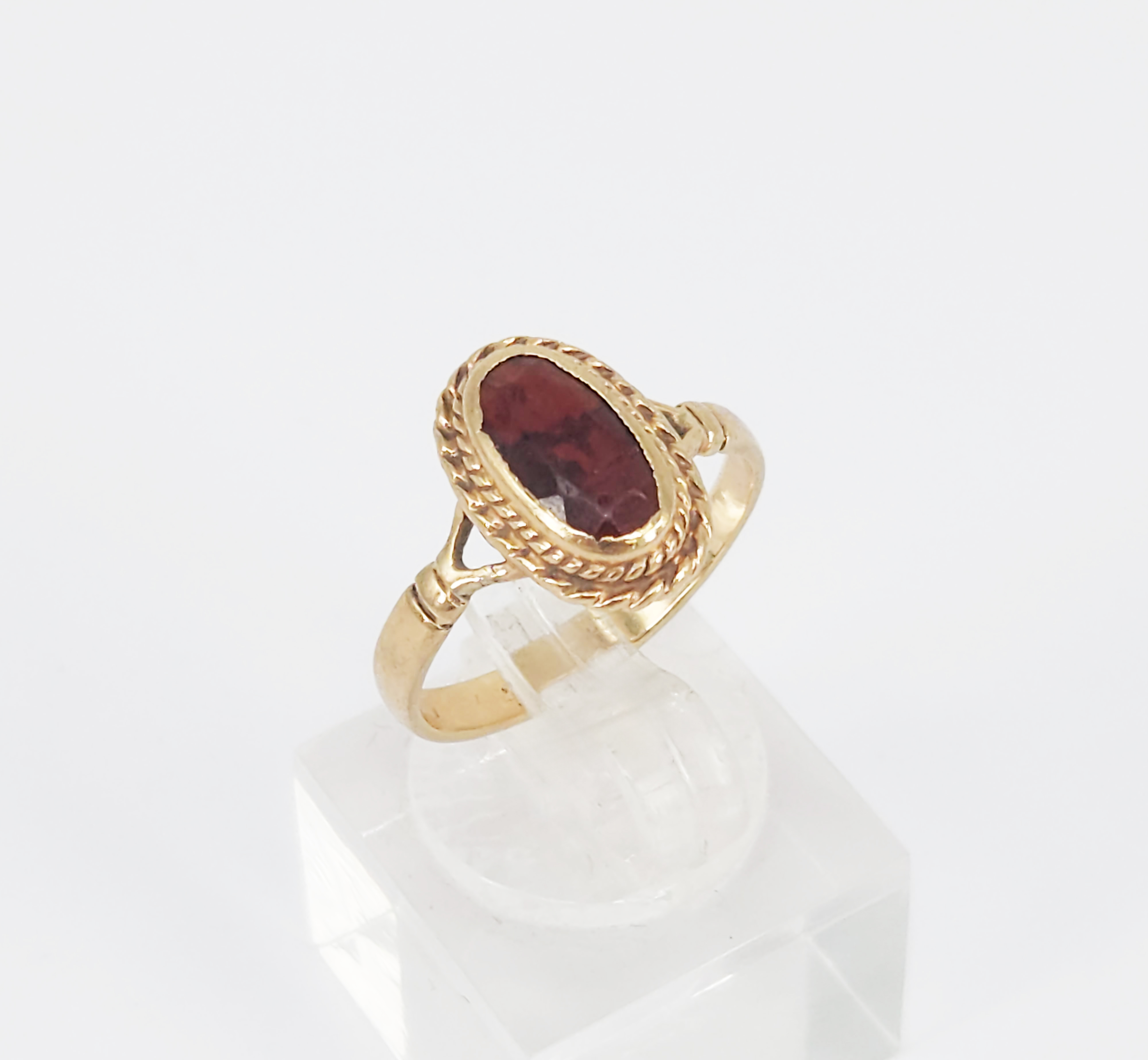 A Vintage 9ct Yellow Gold And Garnet Ring