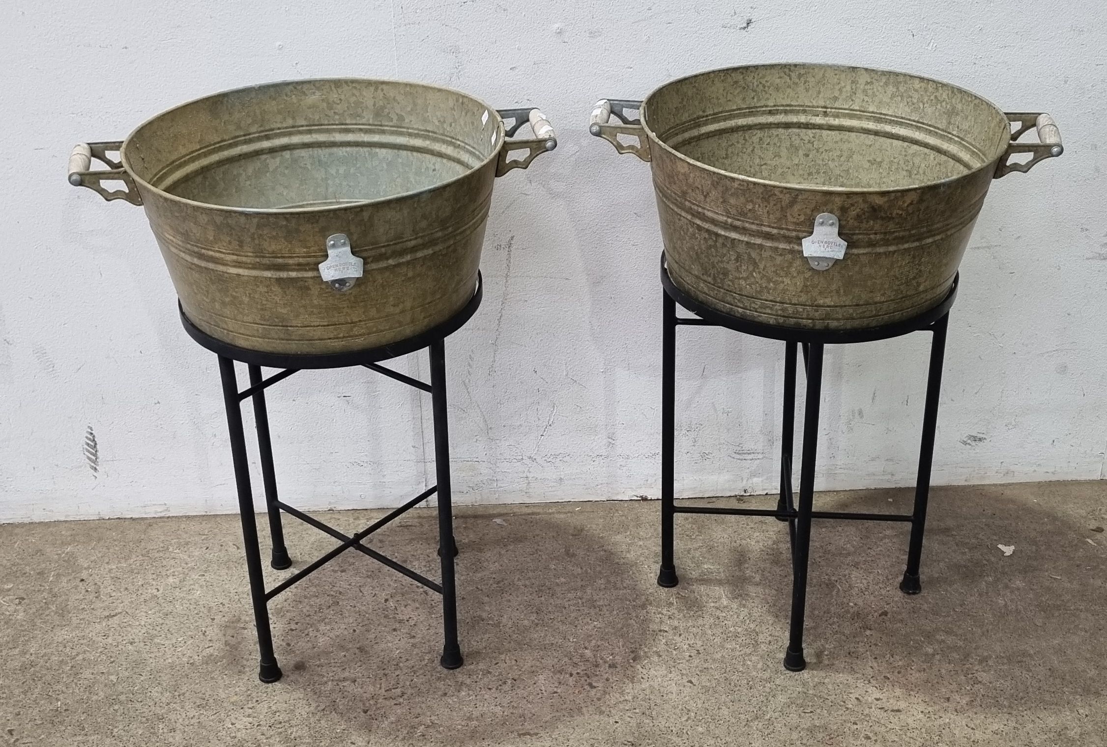 1027 · A PAIR OF BUCKETS