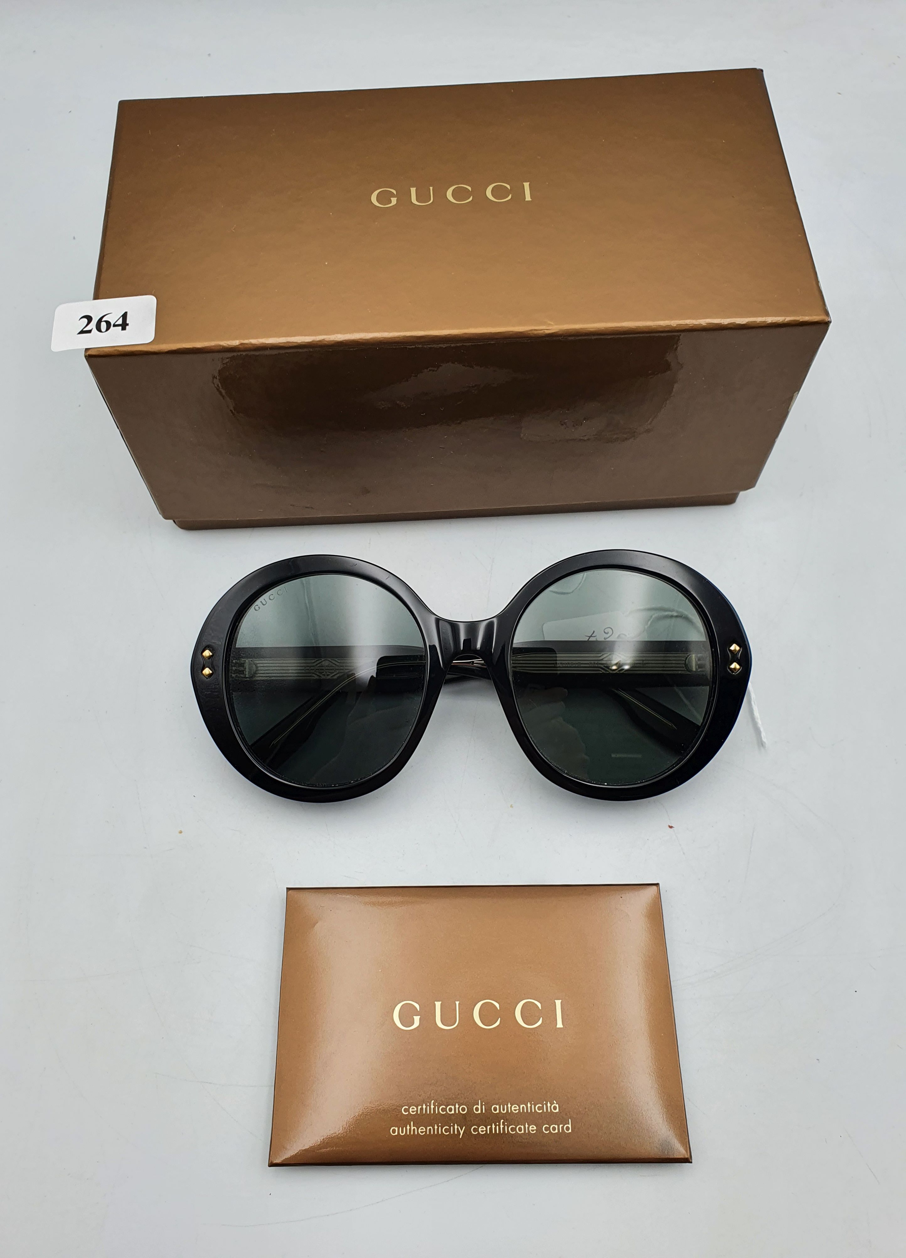 264 · A PAIR OF GUCCI SUNGLASSES WITH BOX