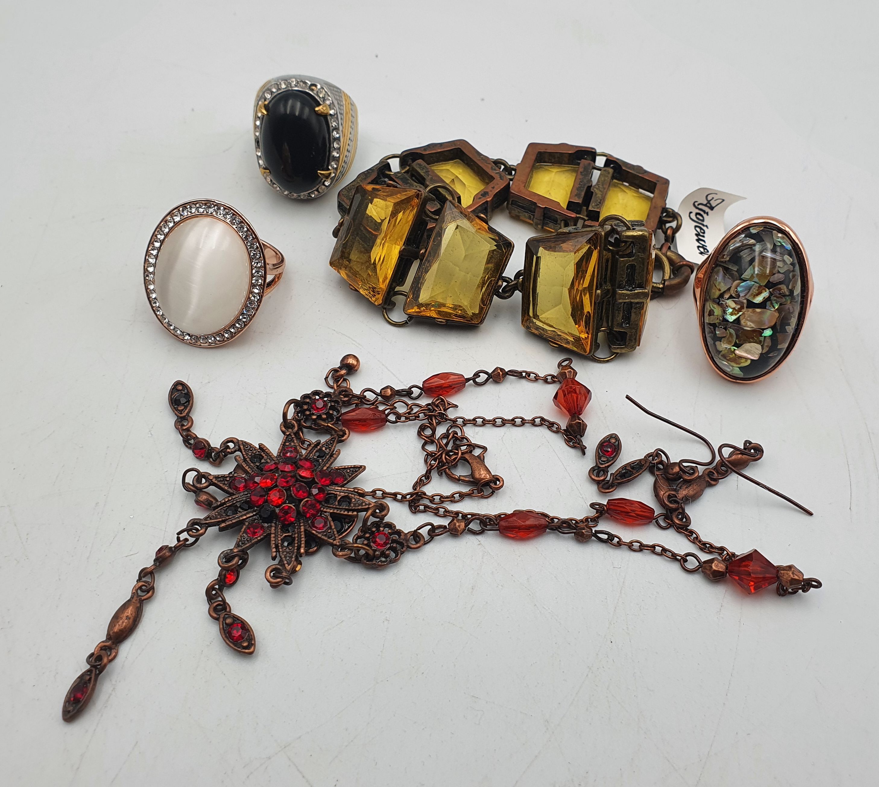 277 · ASSORTED JEWELLERY
