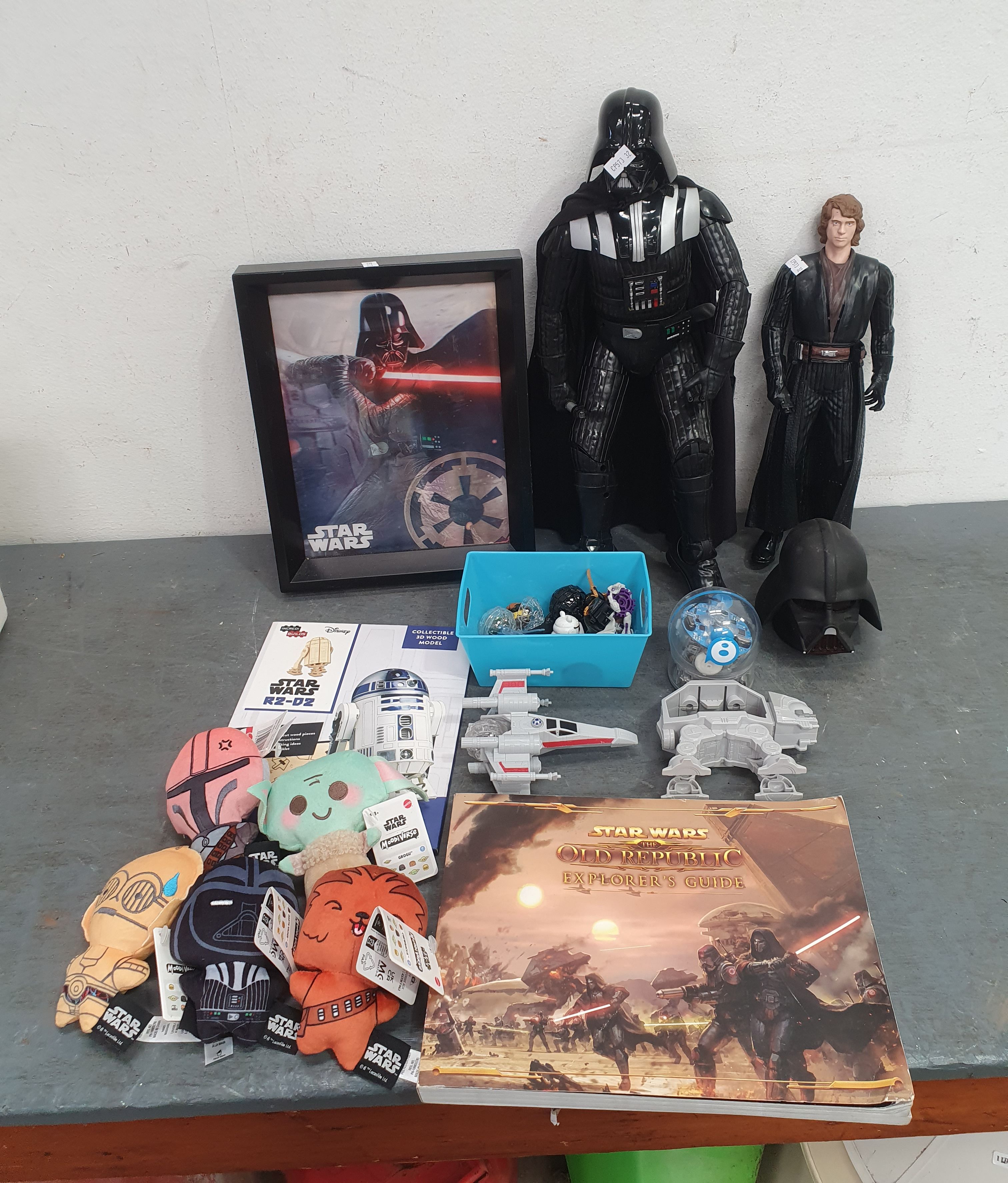 A TUB OF STAR WARS COLLECTABLES
