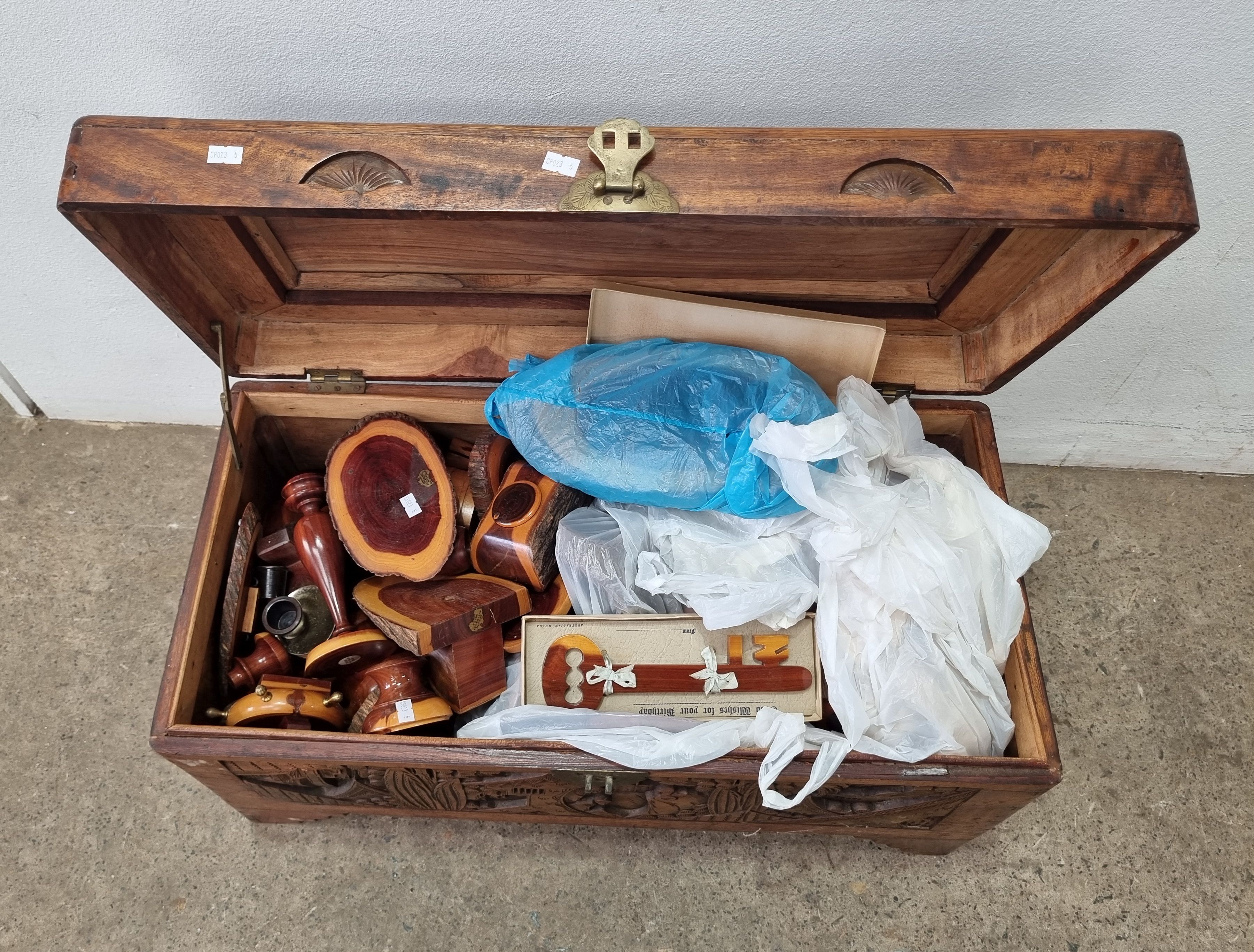 1387 · A CAMPHORWOOD TRUNK CONTAINING MULGAWOOD PEICES