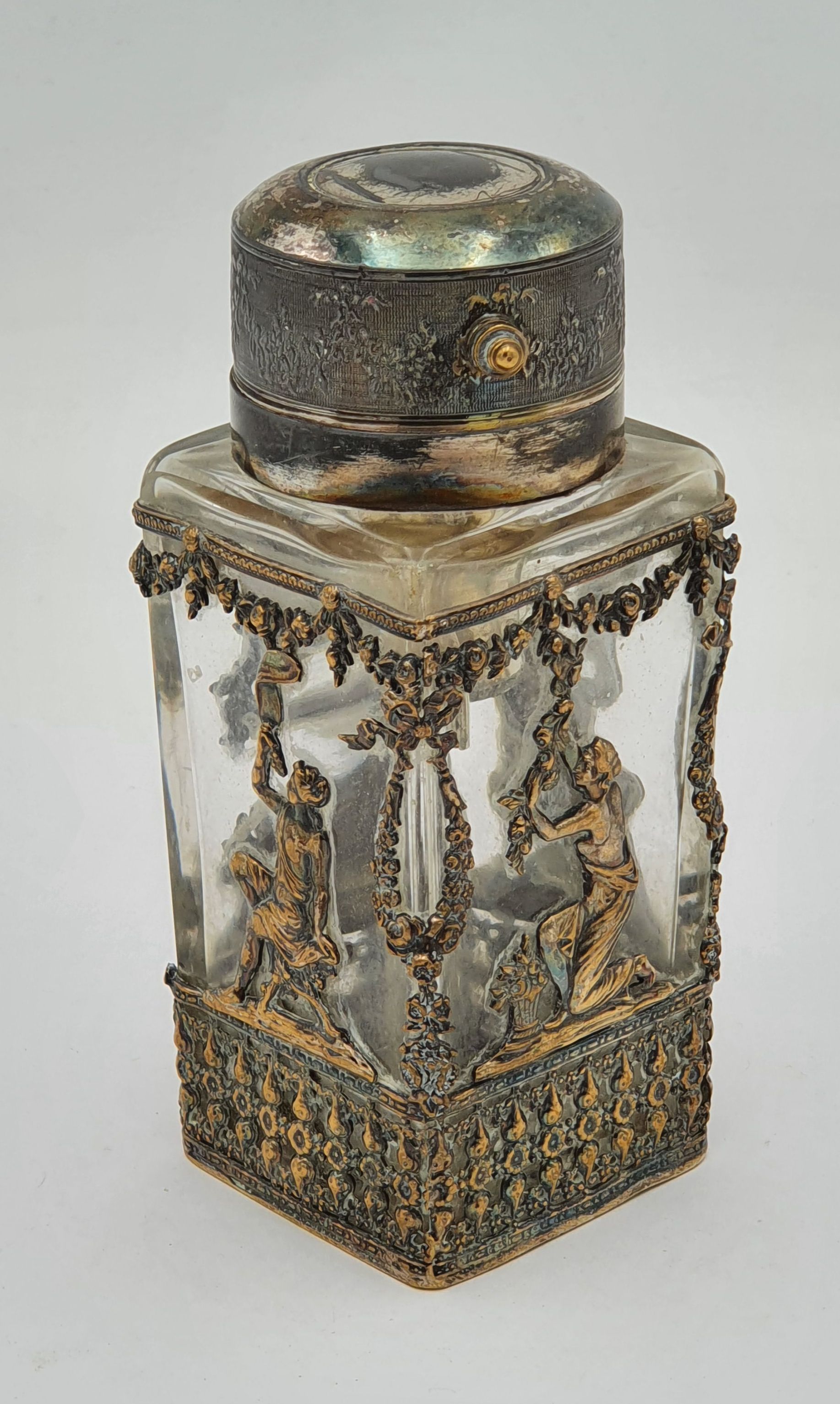 529 · A PALAIS ROYALE STYLE SILVER PLATED AND GLASS ATOMISER