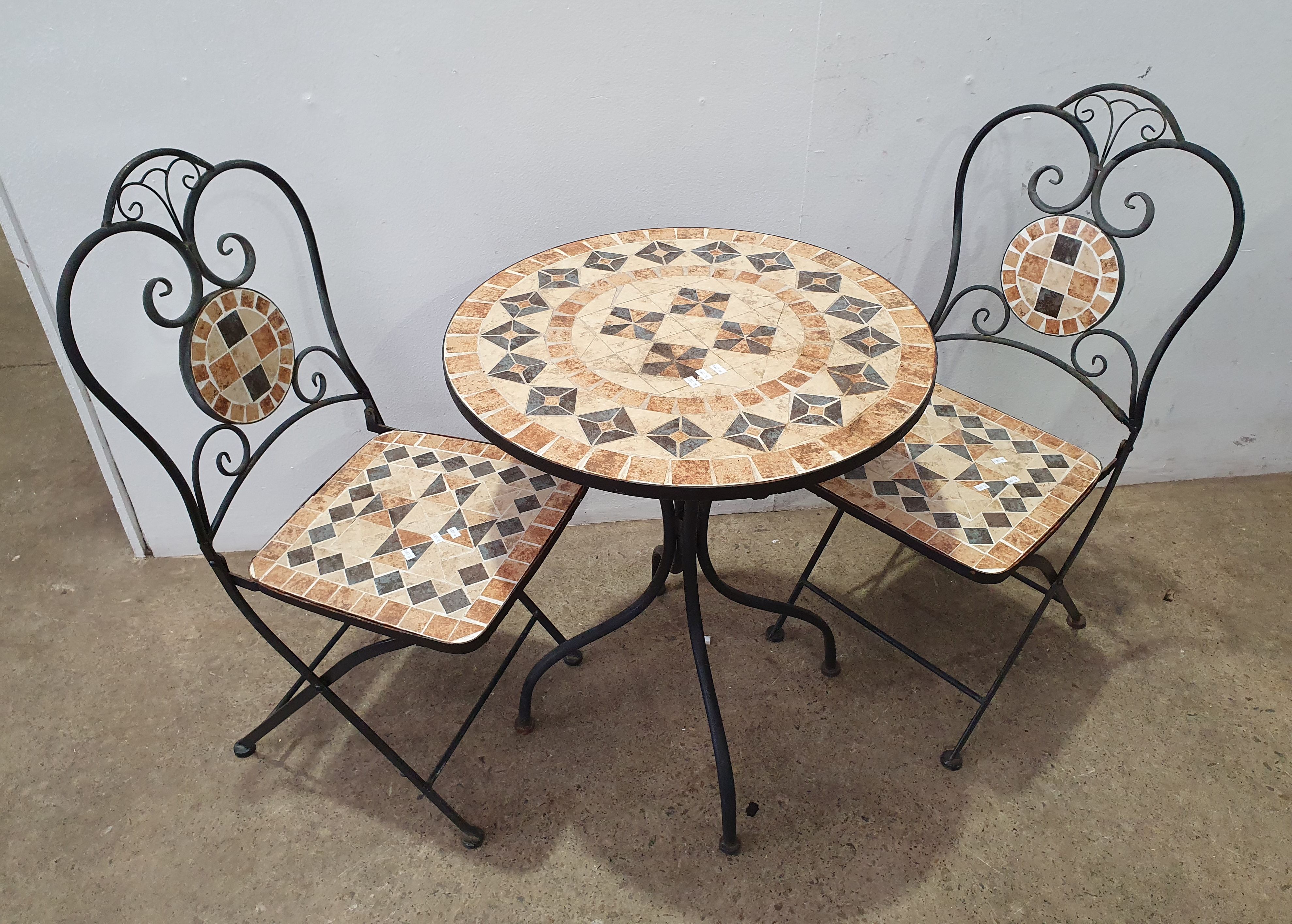 1052 · A THREE PIECE OUTDOOR SETTING
