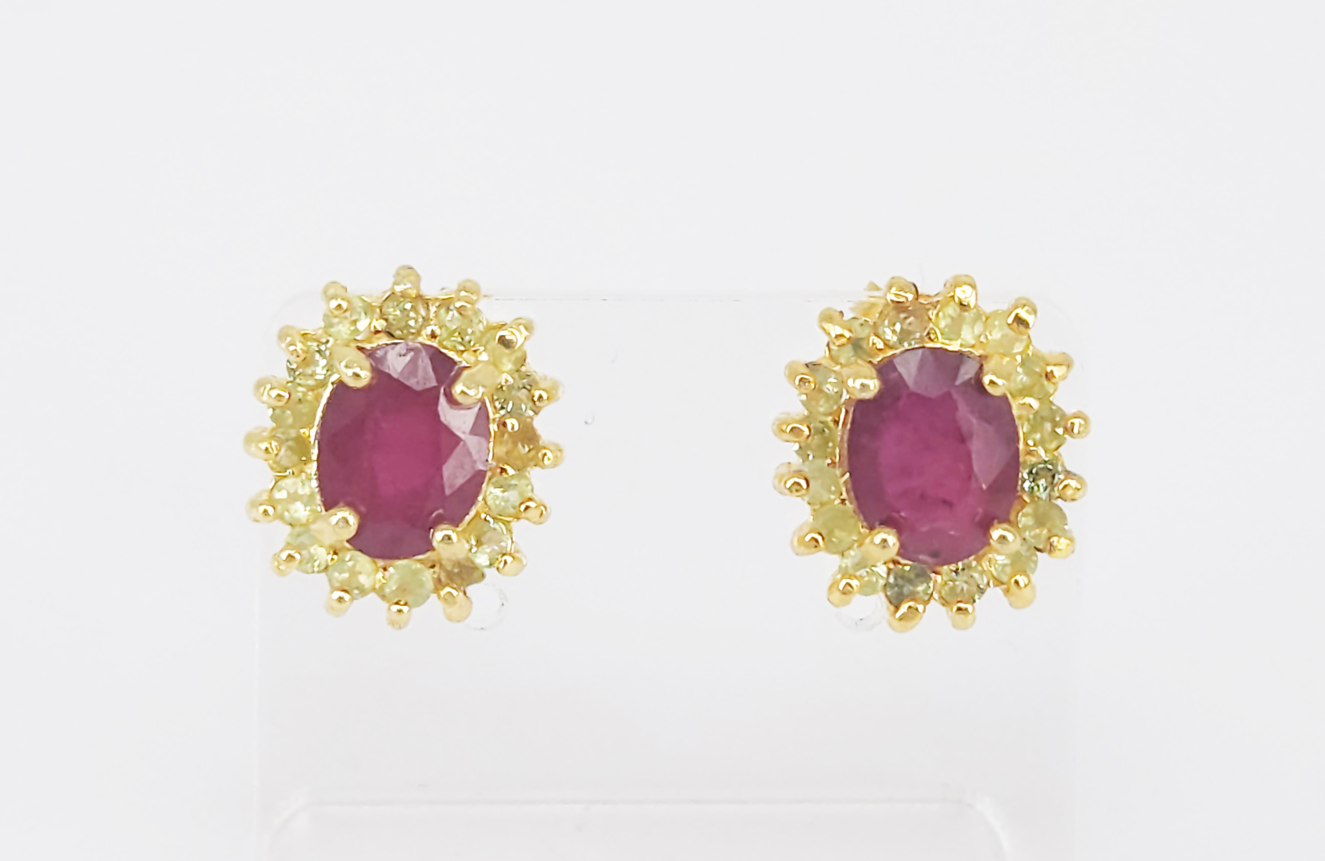 A PAIR OF RUBY PERIDOT AND SILVER GILT EARRINGS