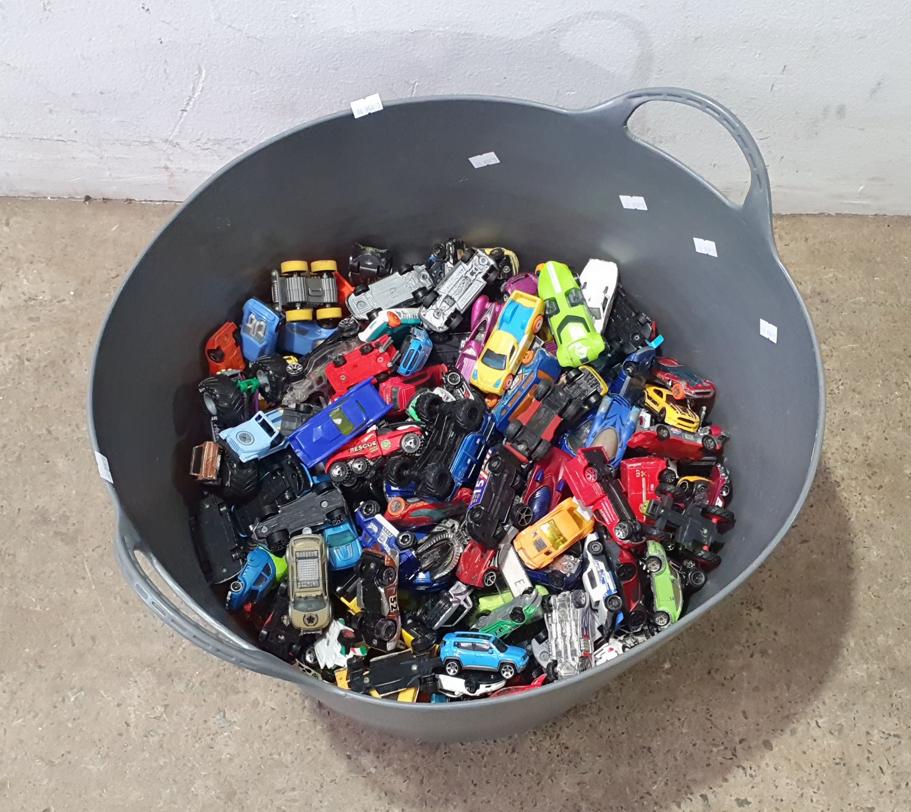 1257 · A TUB OF TOY CARS