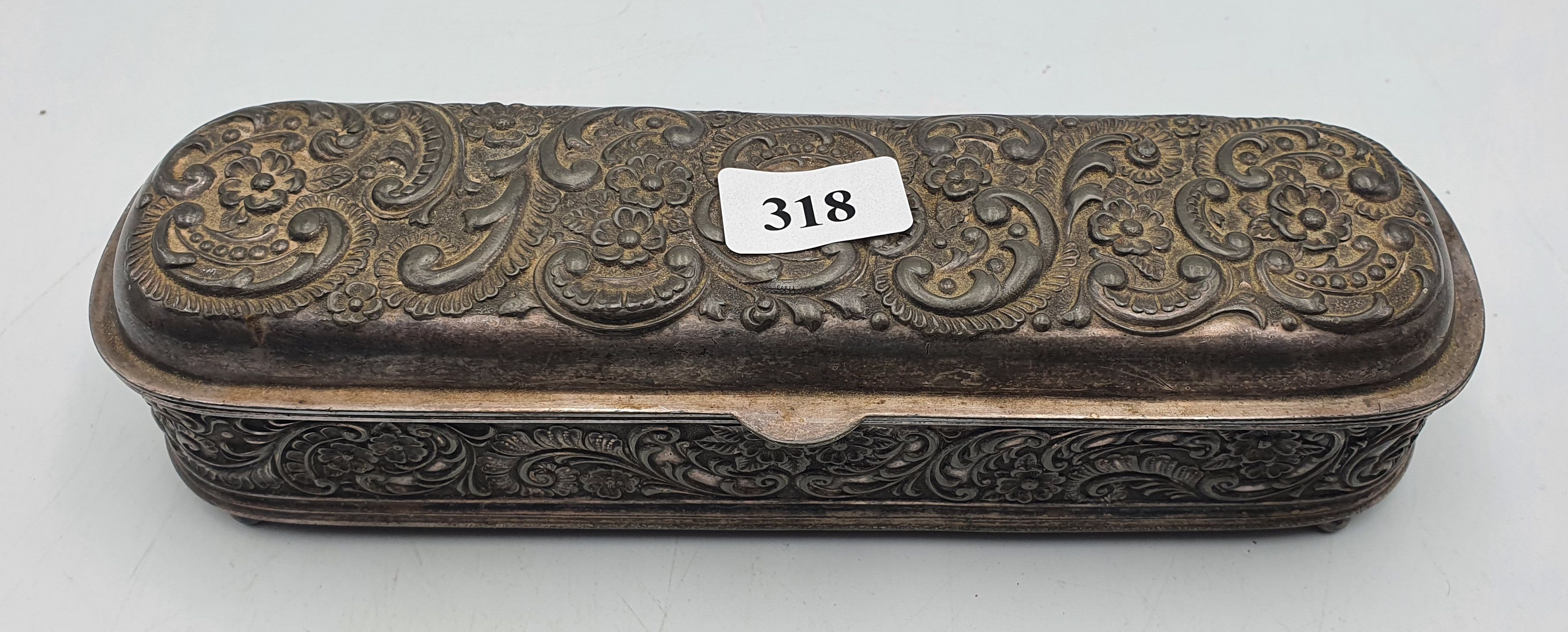 318 · AN EARLY 20th CENTURY SILVERPLATED DRESSING TABLE BOX