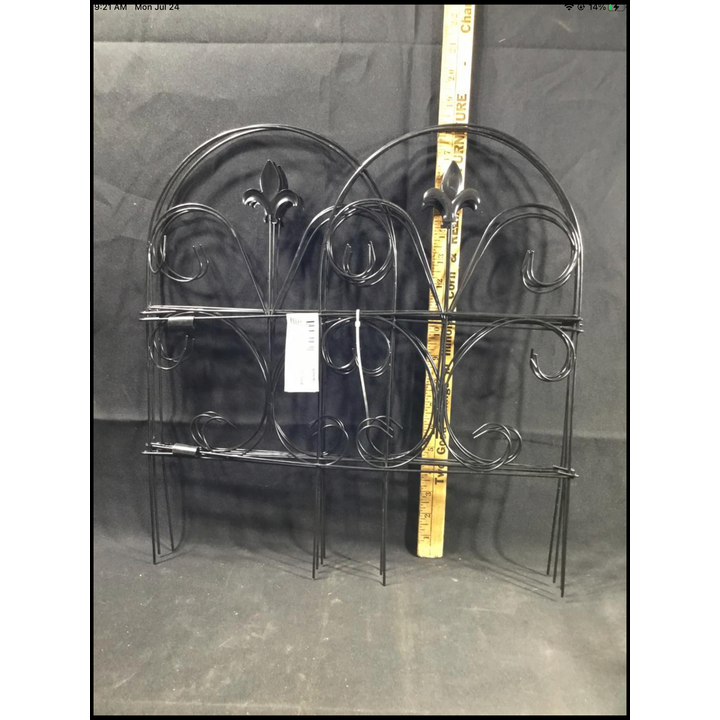 Vigoro 18in Romantic Folding Fence