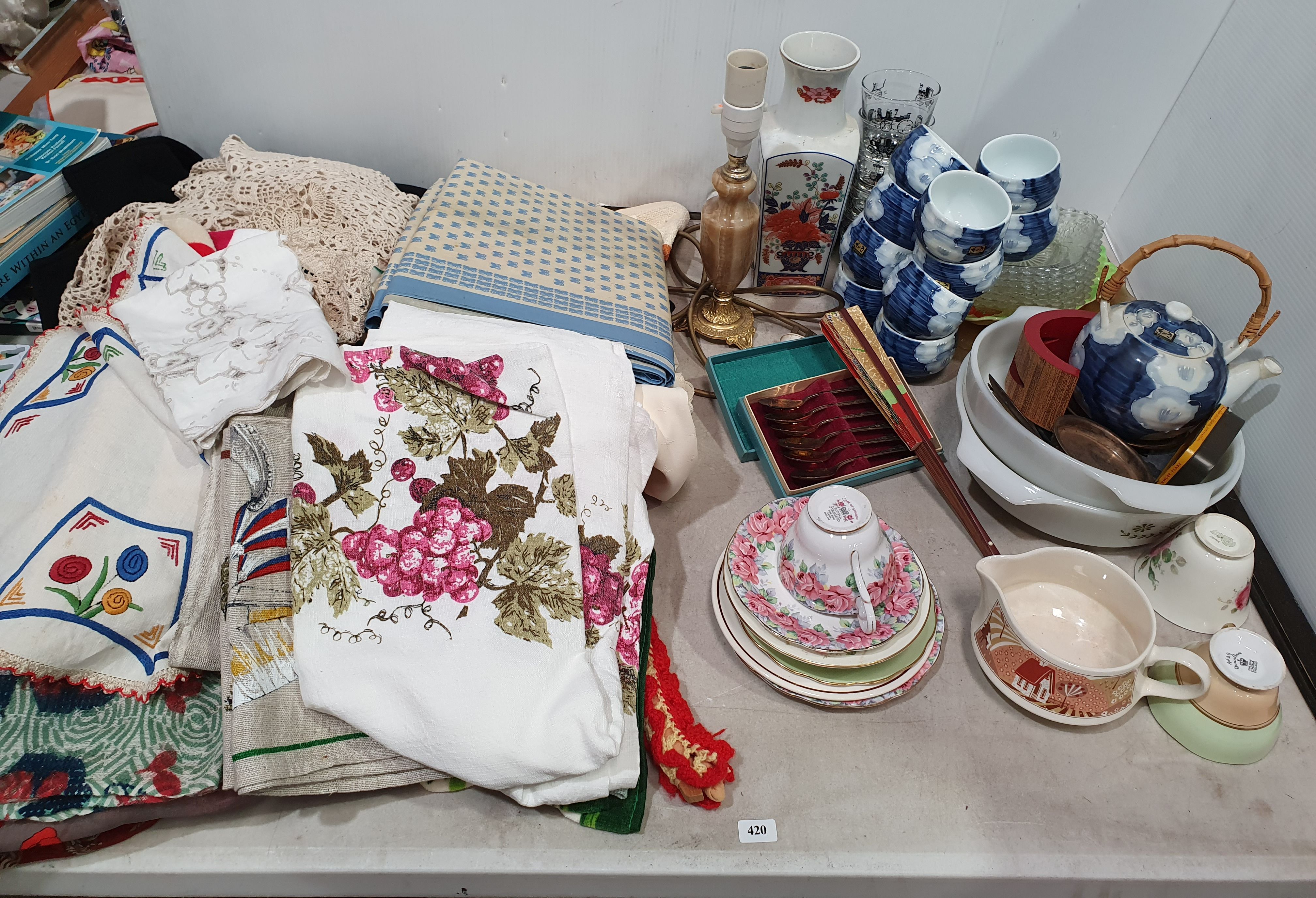 420 · A GROUP OF VARIOUS ITEMS