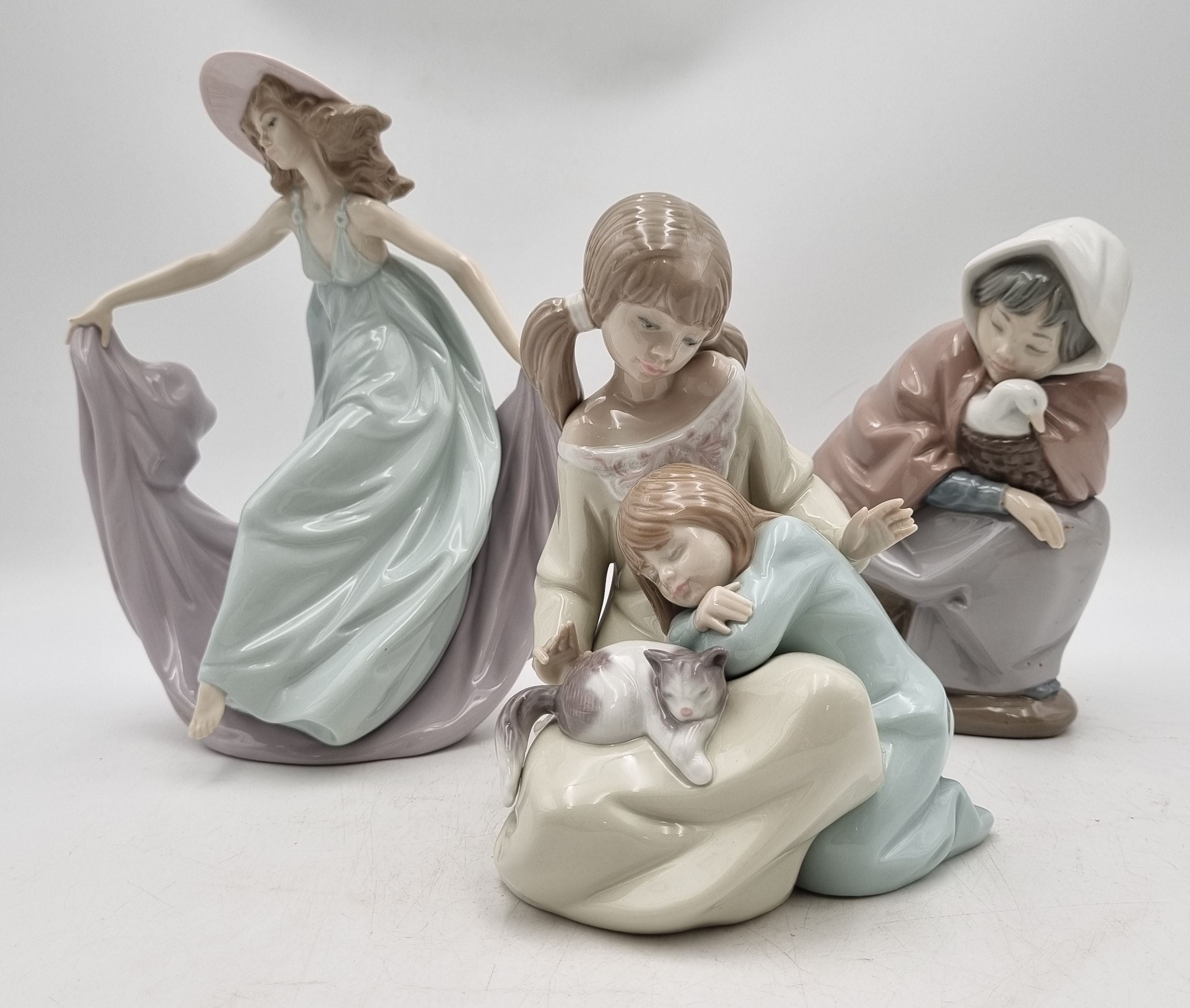 637 · A COLLECTION OF THREE NAO BY LLADRO FIGURINES