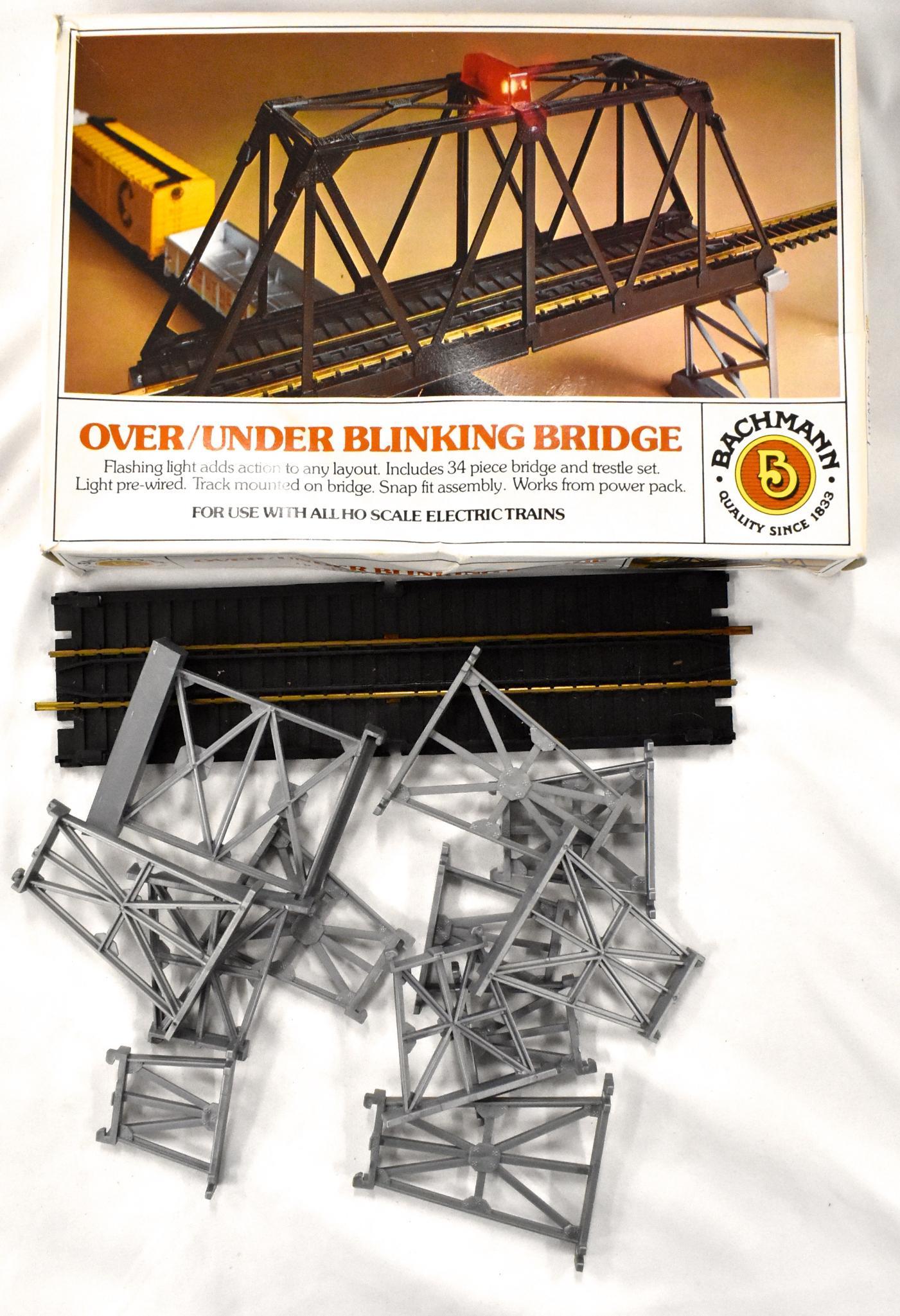 Bachmann HO #46-1222 Over/under Blinking Truss Bridge w/34 Piece Trestle Set 