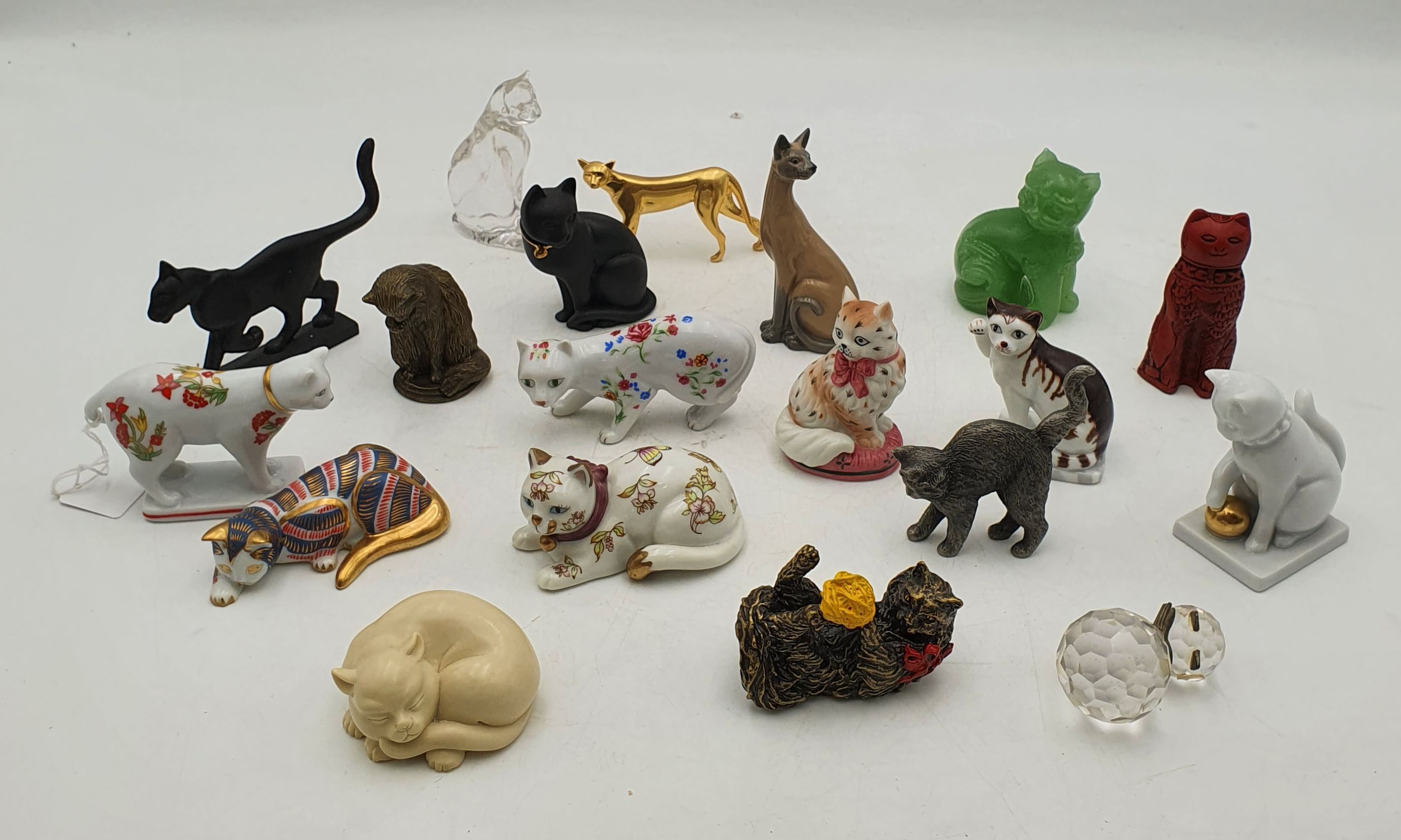 A COLLECTION OF SIXTEEN FRANKLIN MINT MINIATURE CAT FIGURES