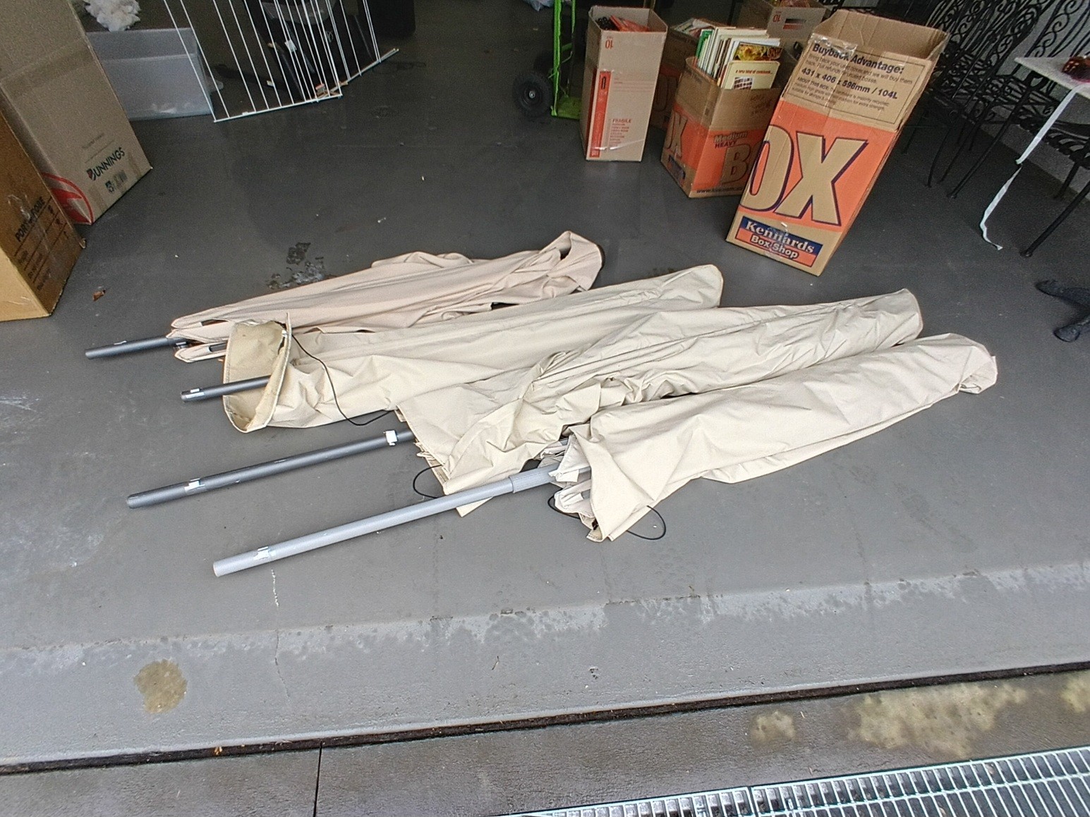 1020 · FOUR GARDEN UMBRELLAS