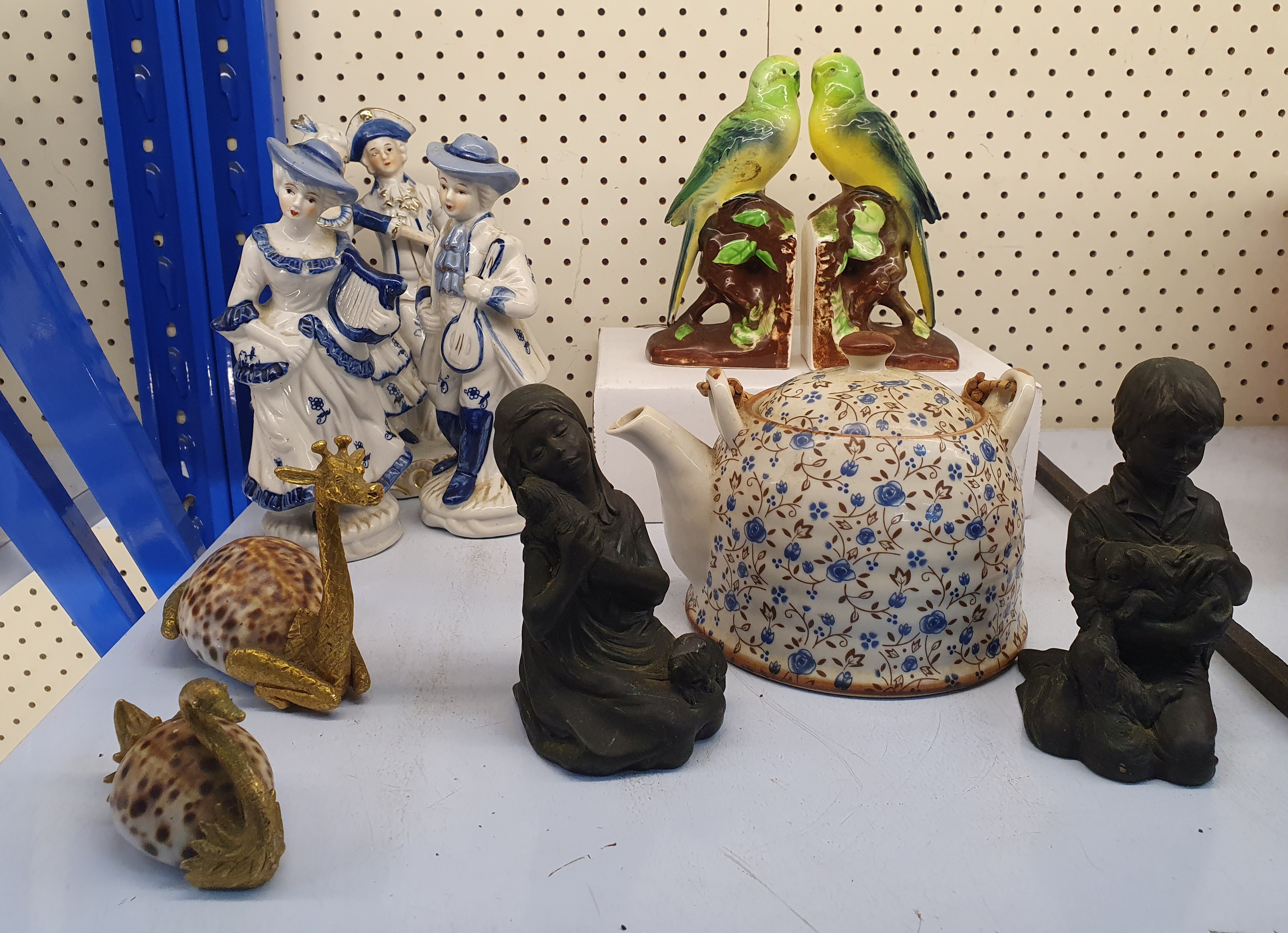 56 · A GROUP OF VARIOUS ITEMS