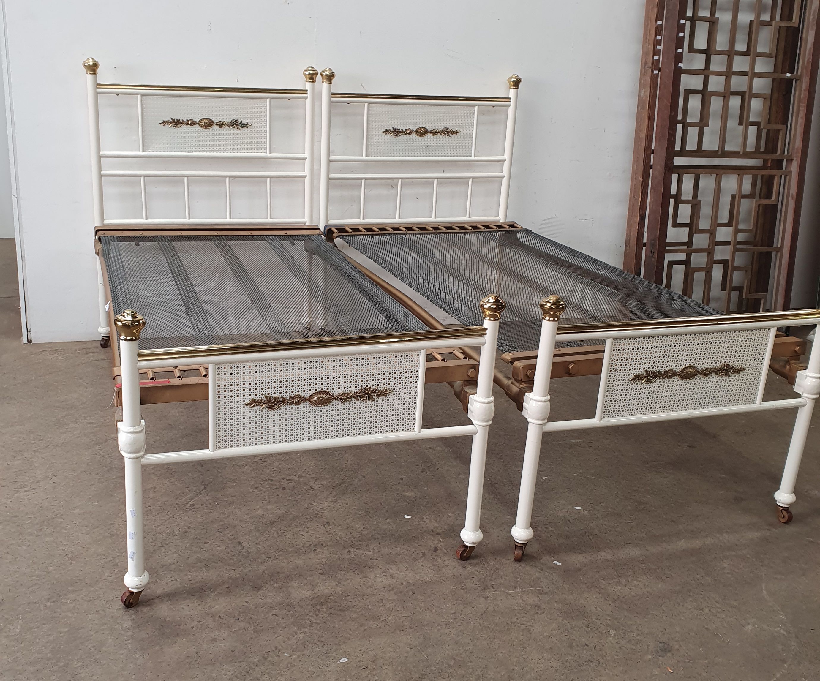 1174 · A PAIR OF WHITE PAINTED METAL SINGLE BEDSTEADS