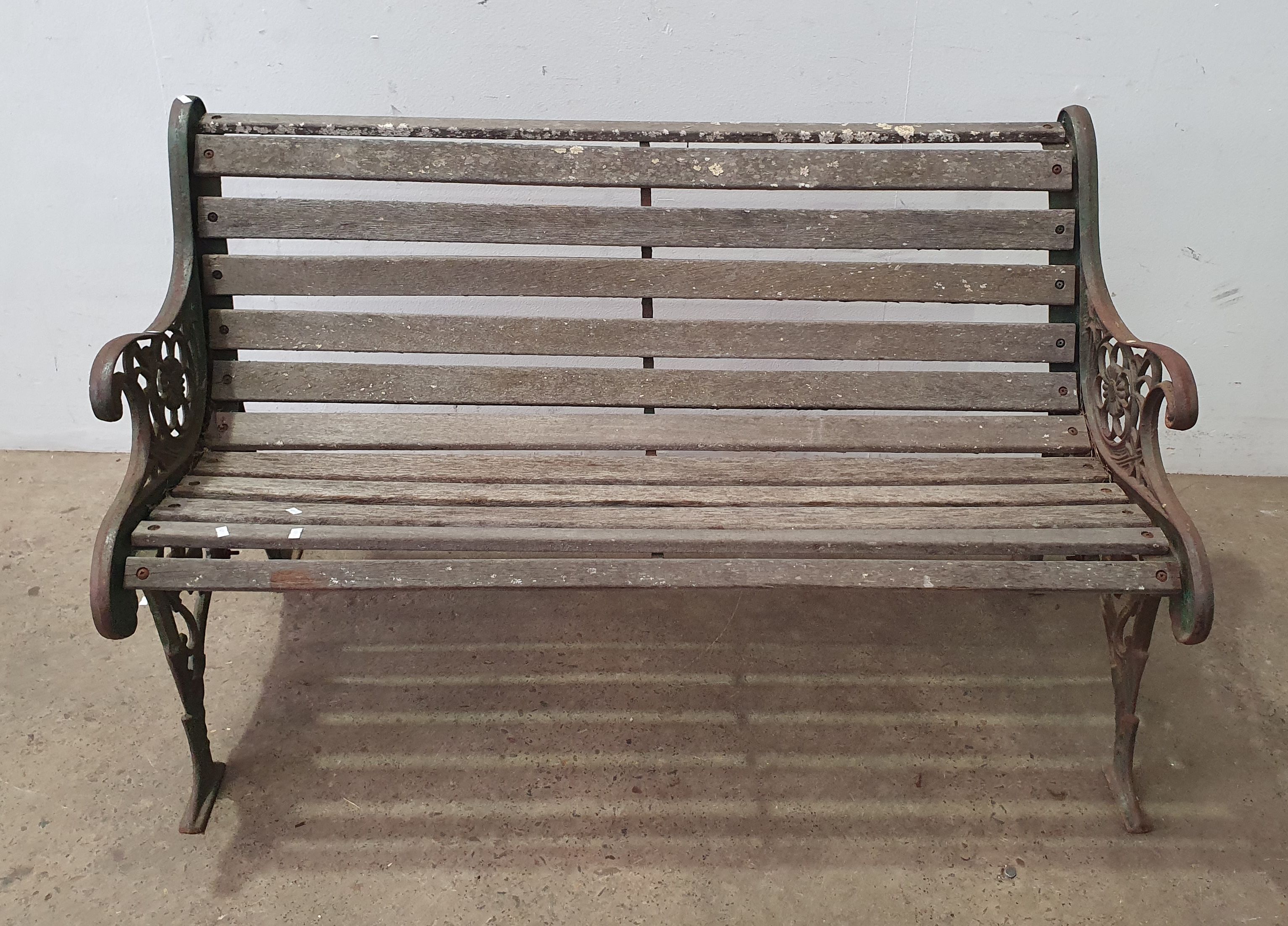1031 · A GARDEN BENCH