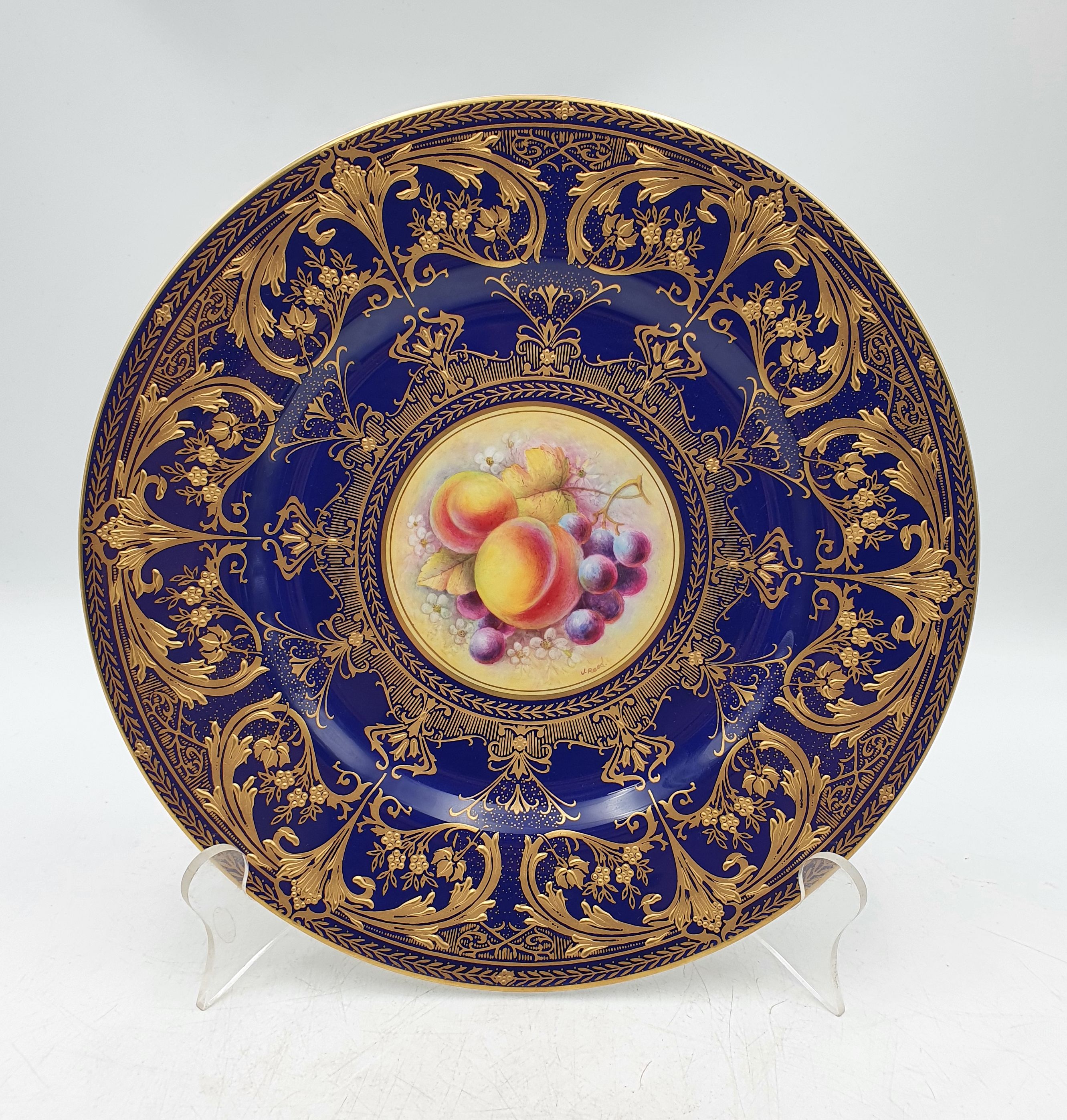 576 · A ROYAL WORCESTER HAND-PAINTED CABIBET PLATE