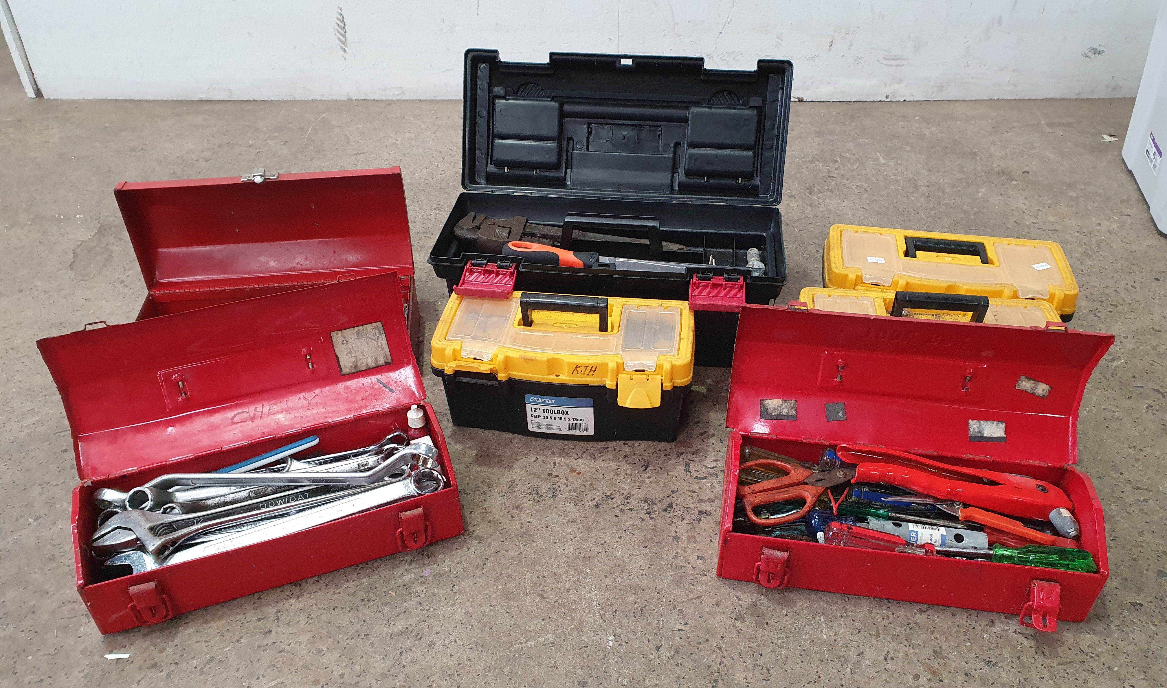 1335 · A LARGE GROUP OF VARIOUS TOOLS