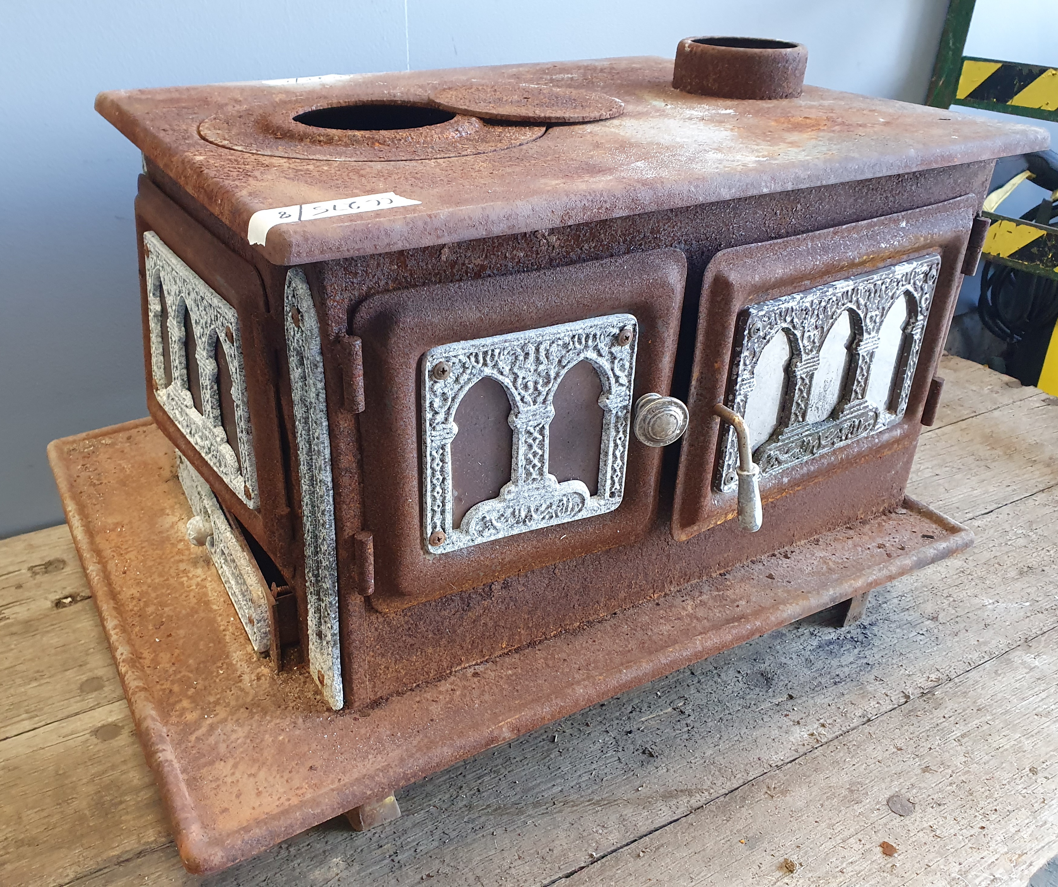 A VINTAGE CAST IRON STOVE Raffan Kelaher & Thomas Pty Ltd