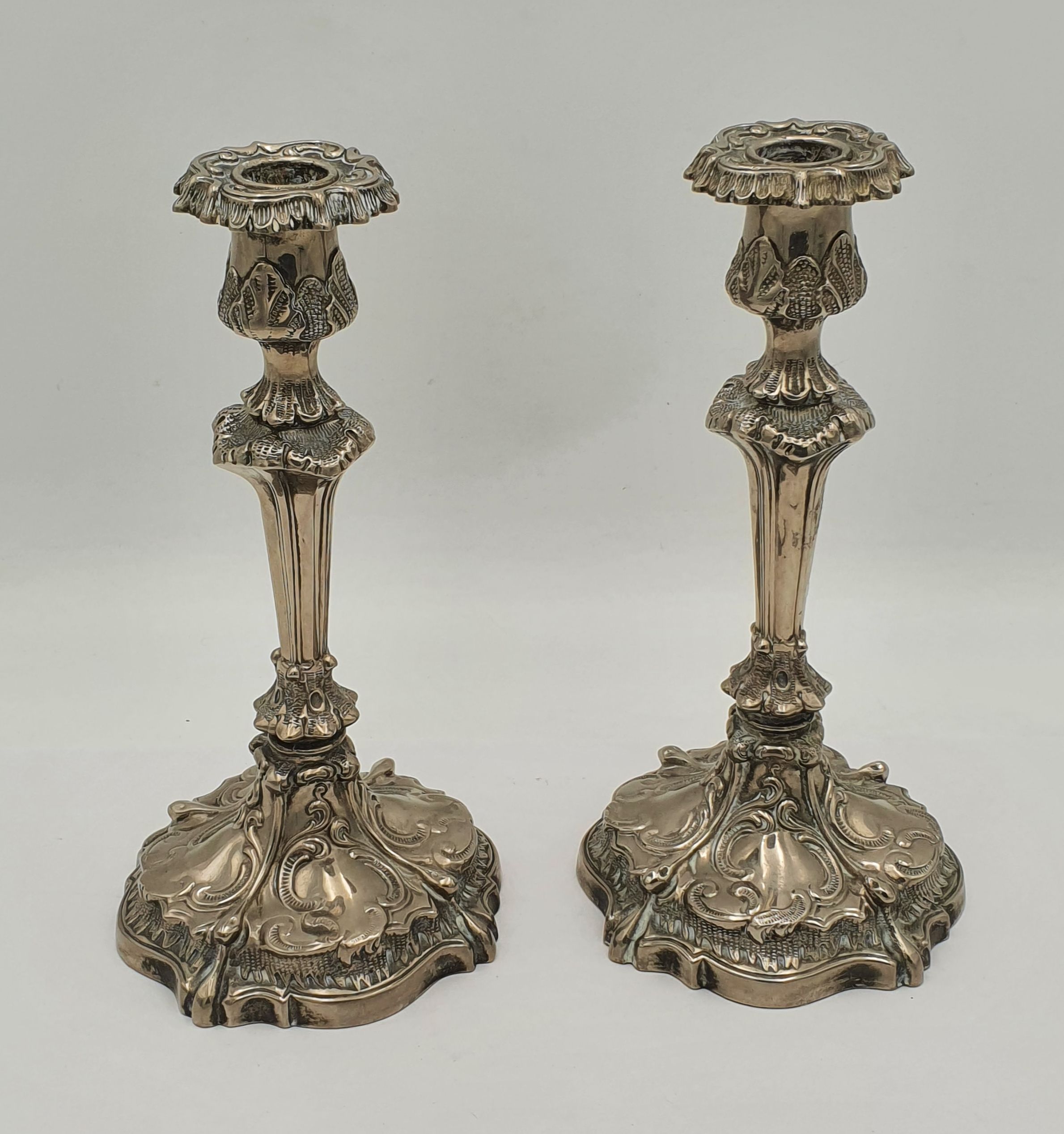 526 · A PAIR OF LATE 19TH/EARLY 20TH CENTURY SILVER PLATED CANDLE STICKS