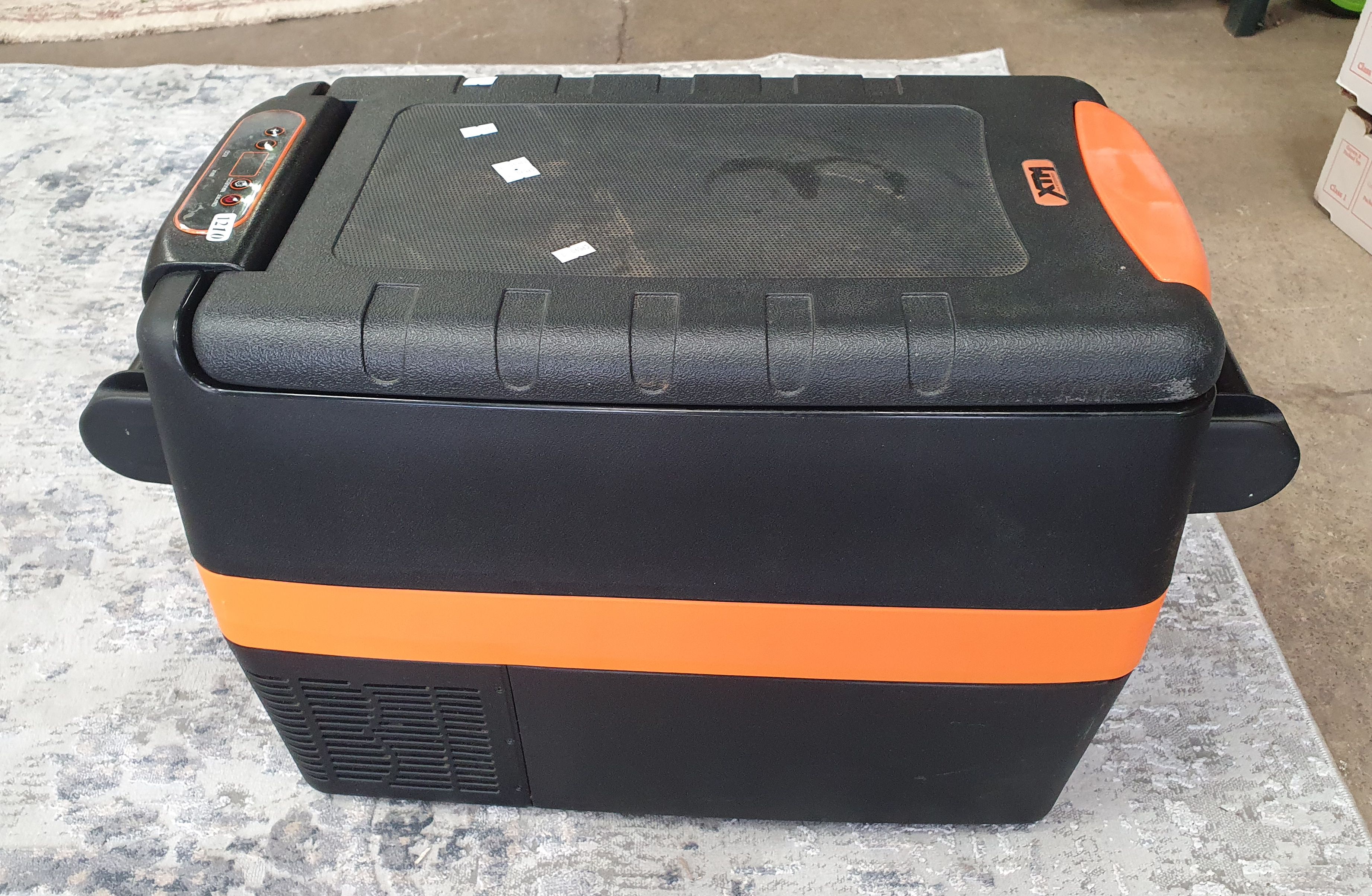 1210 · A CAR FRIDGE