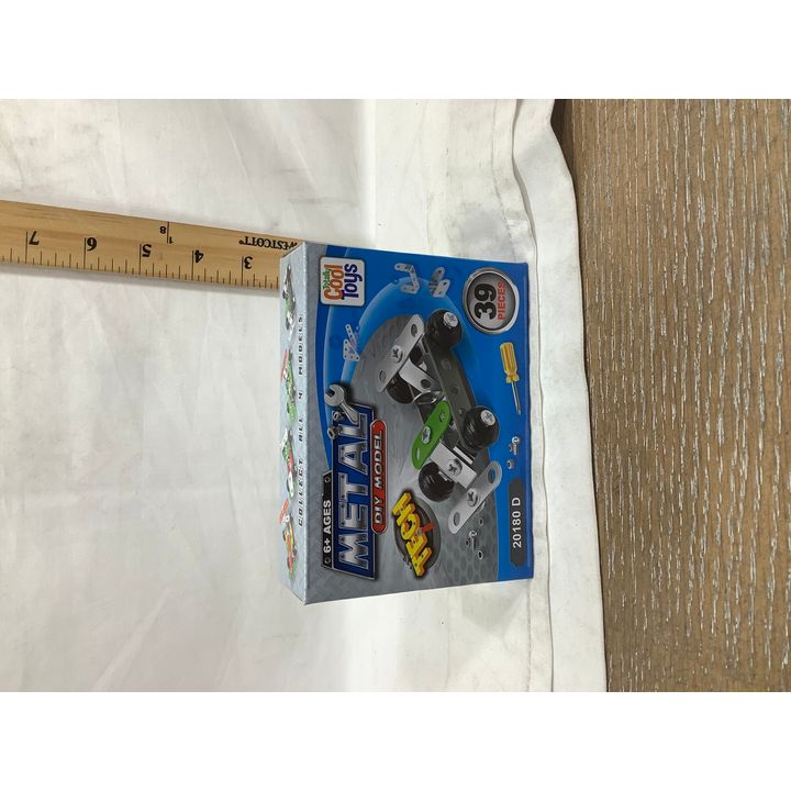 Totally Cool Toys Metal DIY Model 20180 D - 39pc