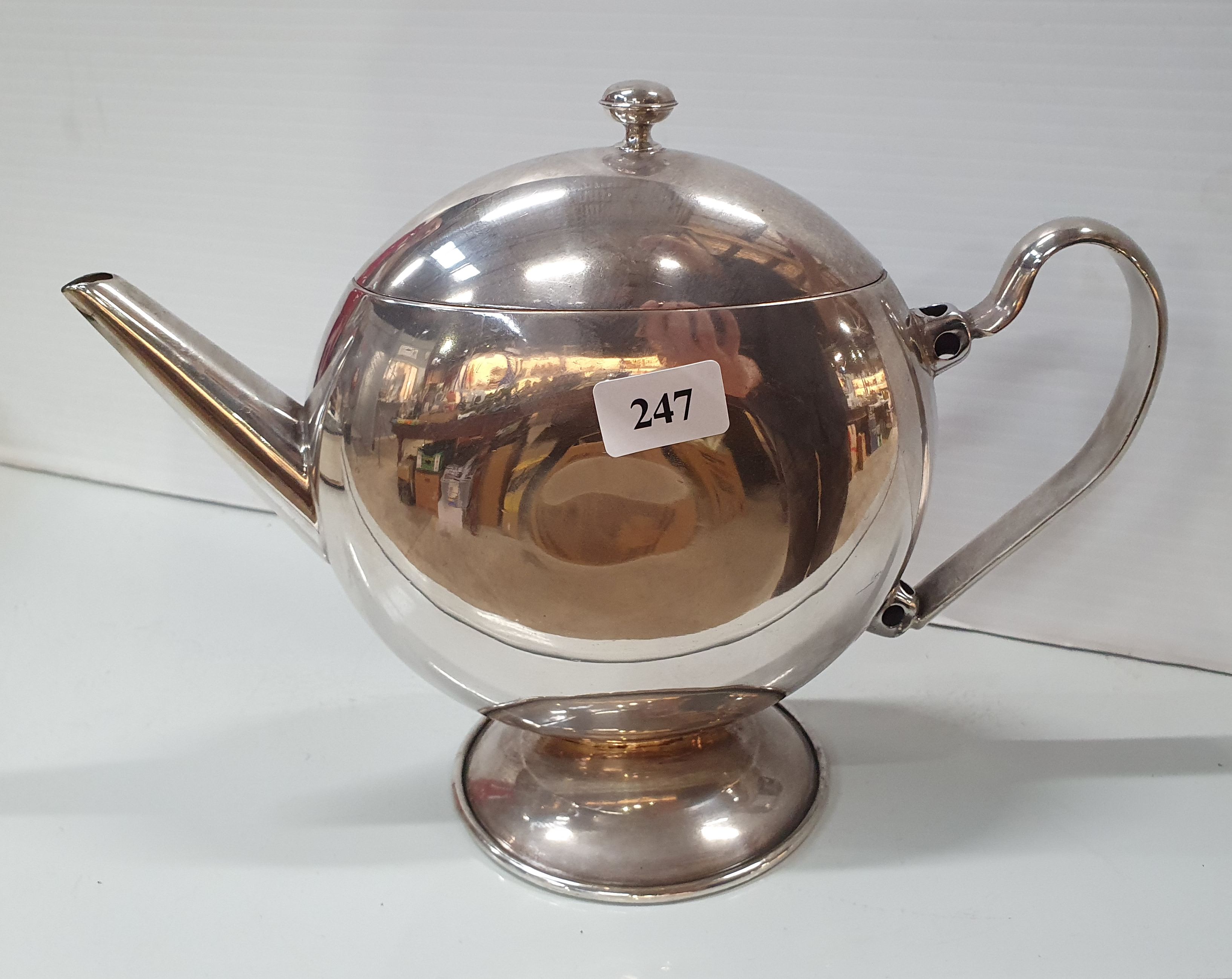 247 · A 'HACKER' CHEVRON DESIGN TEAPOT