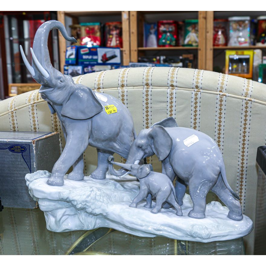 Large Lladro Elephant Grouping