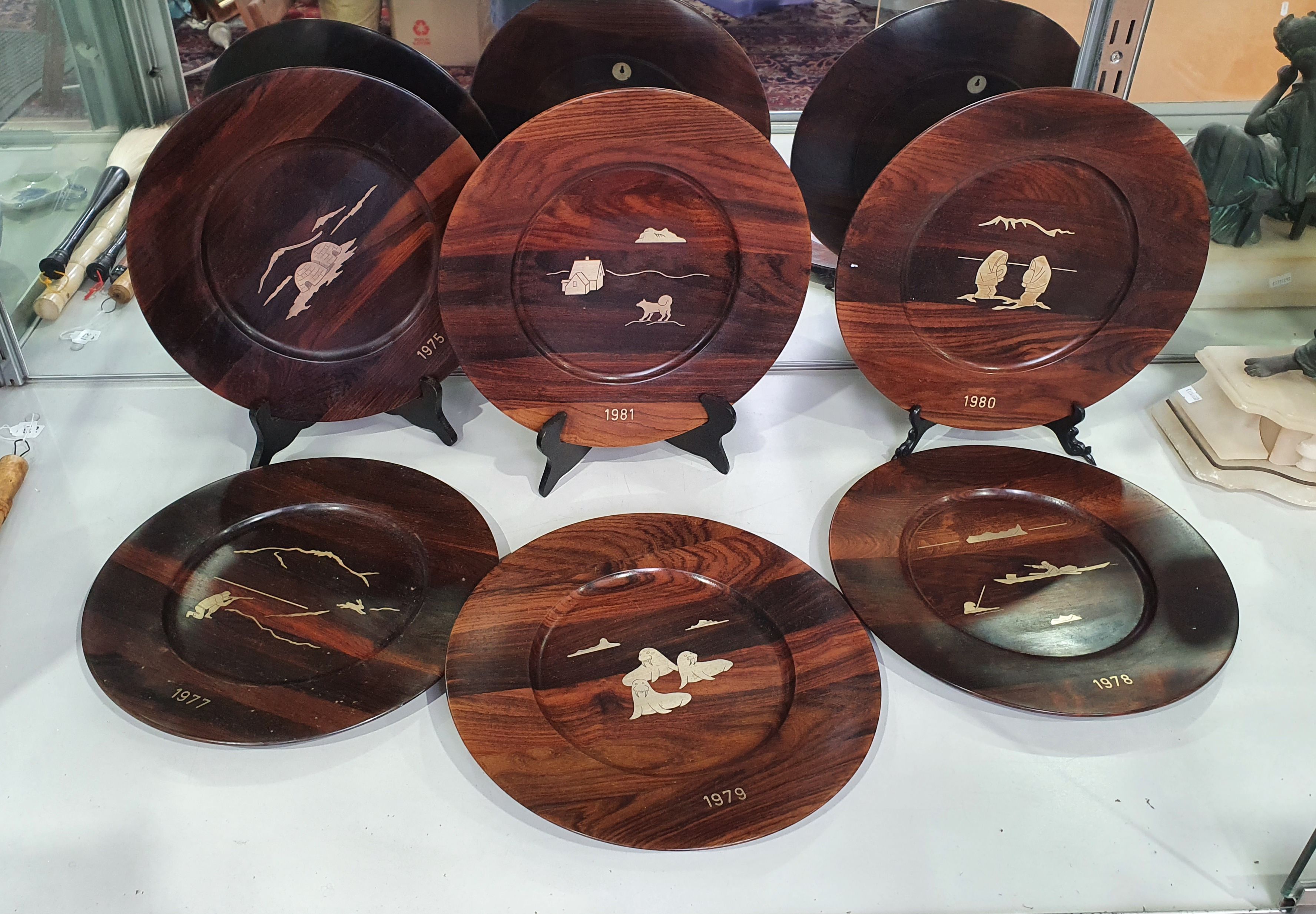SIX ROBERT DALGAS LASSEN ROSEWOOD CHARGER PLATES