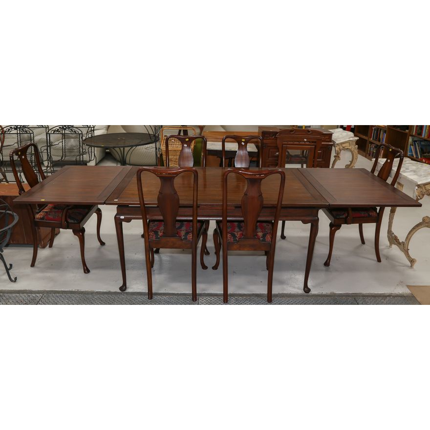 Queen Anne Style Dining Table & Chairs