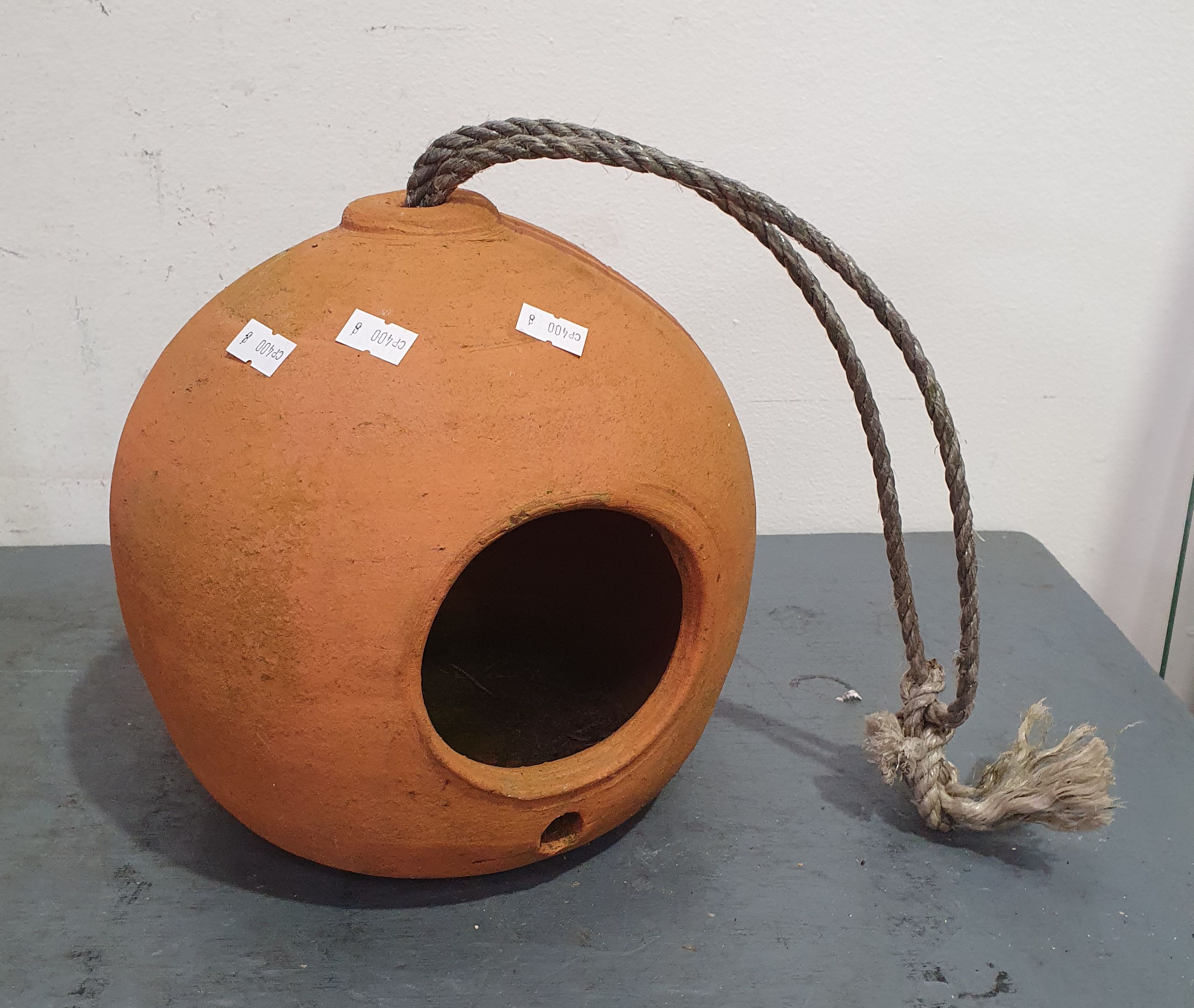 1147 · A TERRACOTTA HANGING POT