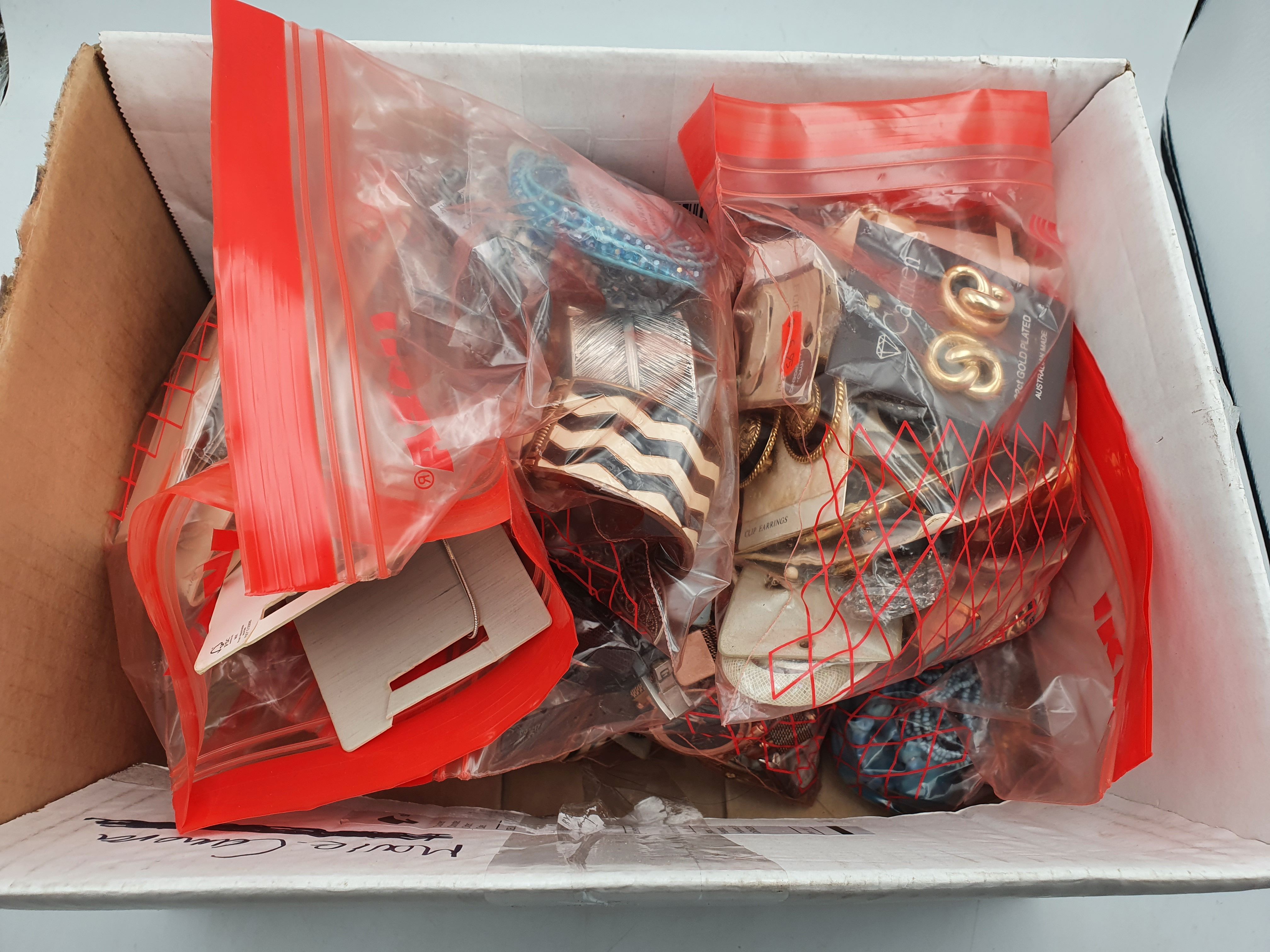 A QUANTITY OF COSTUME JEWELLERY