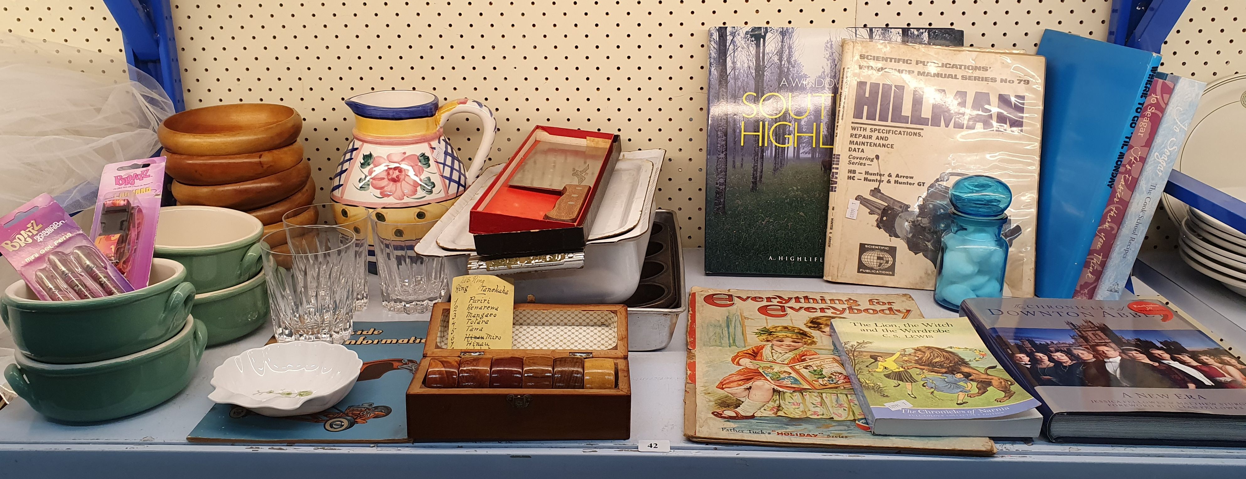 42 · A GROUP OF VARIOUS ITEMS