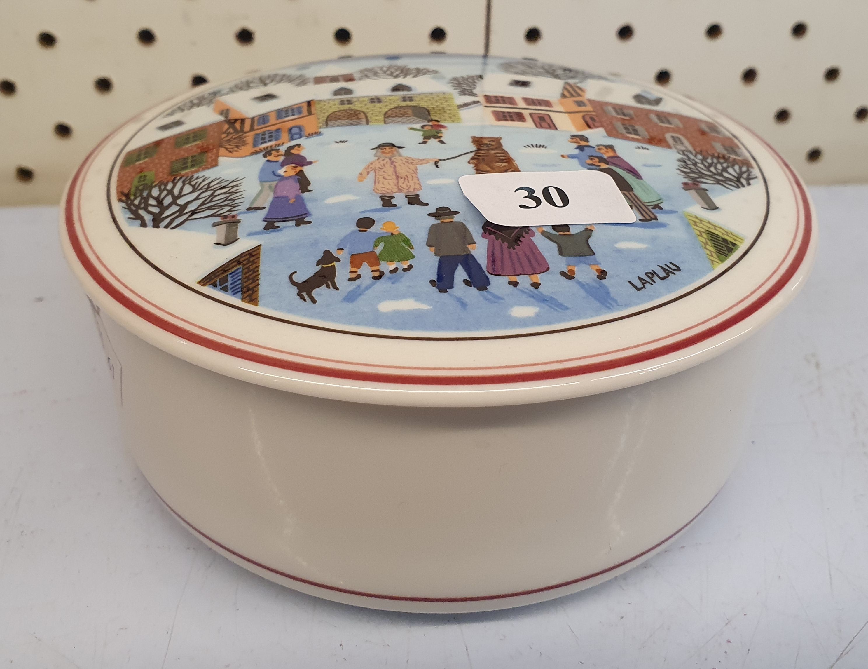 30 · A VILLEROY & BOCH 'NAIF CHRISTMAS' LARGE SIZE CIRCULAR TRINKET BOX